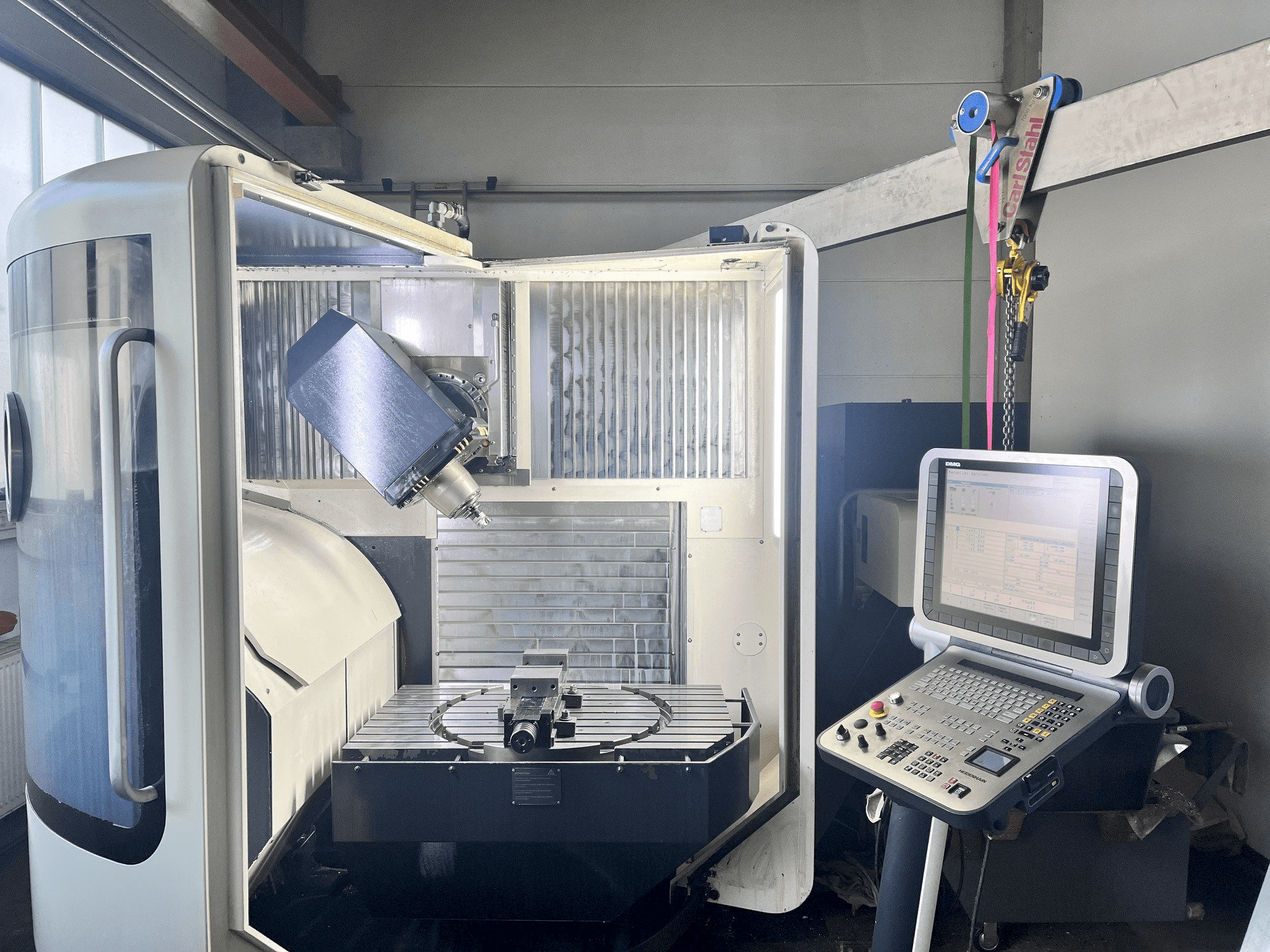 Вид станка DMG MORI DMU 60 monoBLOCK спереди