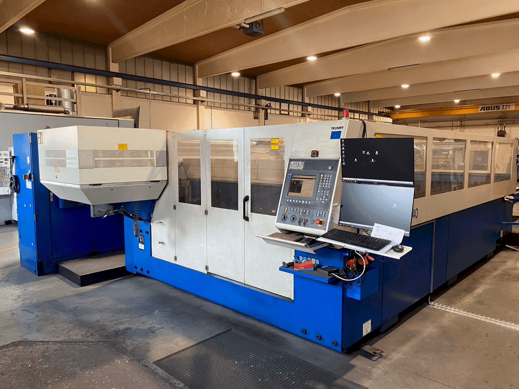 Вид станка TRUMPF TruLaser 3040 спереди