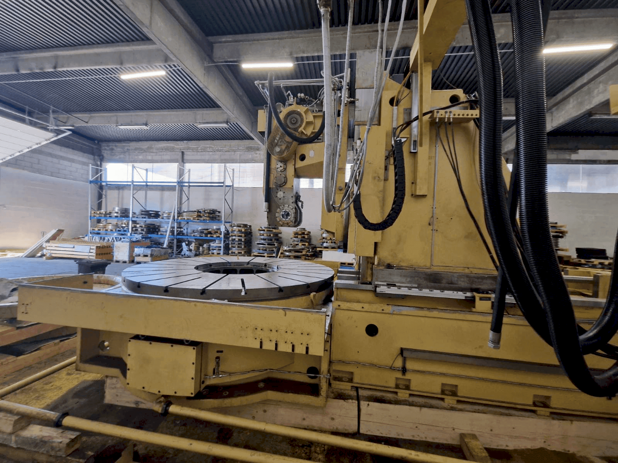 Вид станка Gleason PFAUTER P 2800 спереди