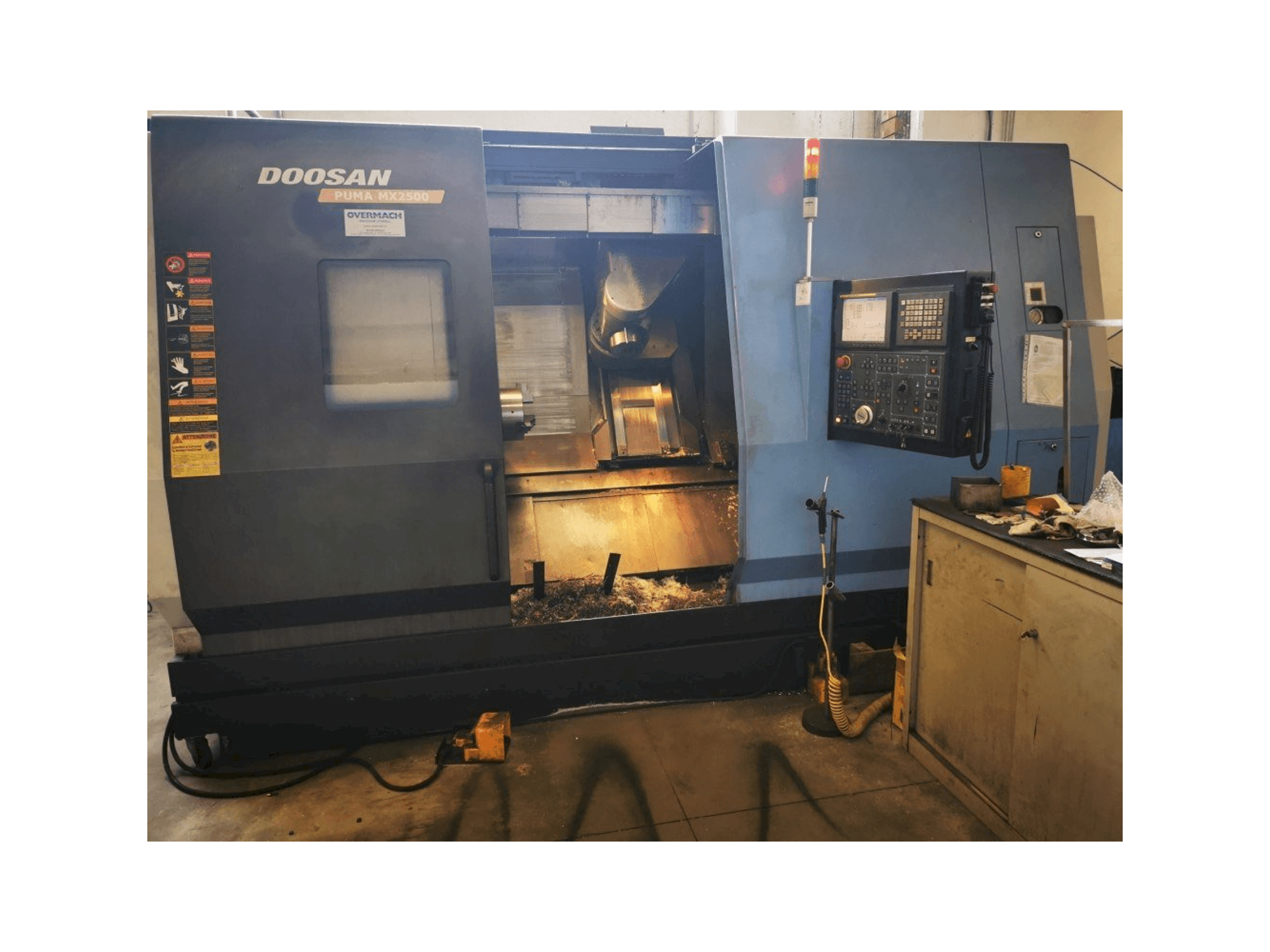 Вид станка Doosan Puma MX 2500 спереди