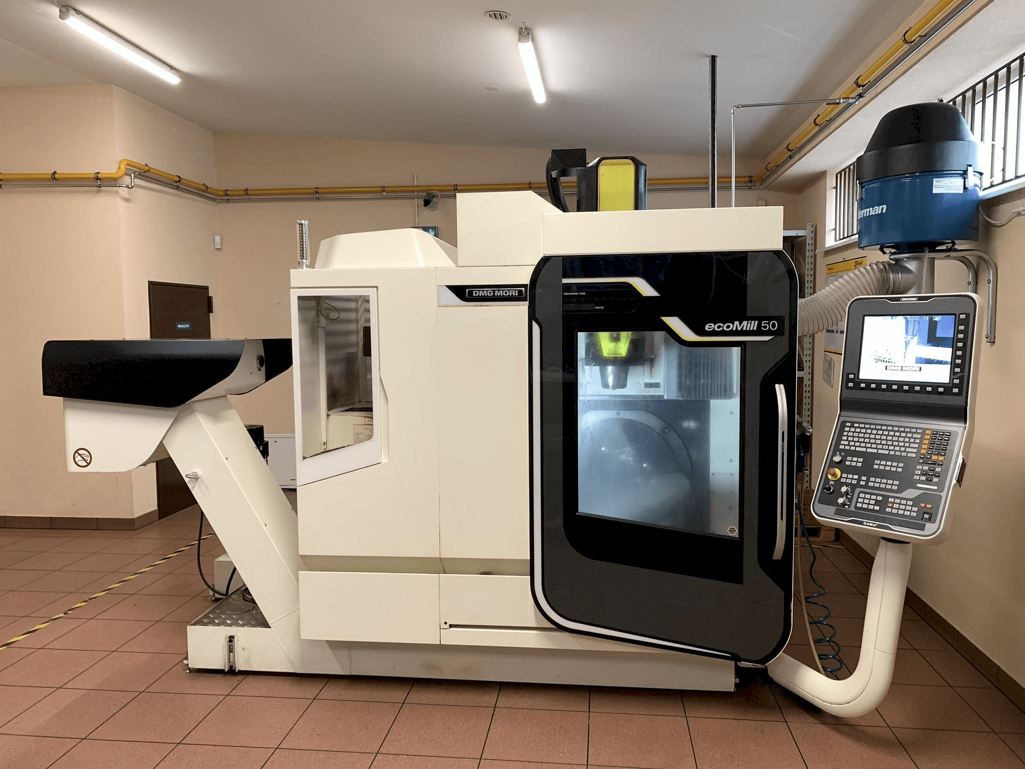 Вид станка DMG MORI ecoMill 50 спереди