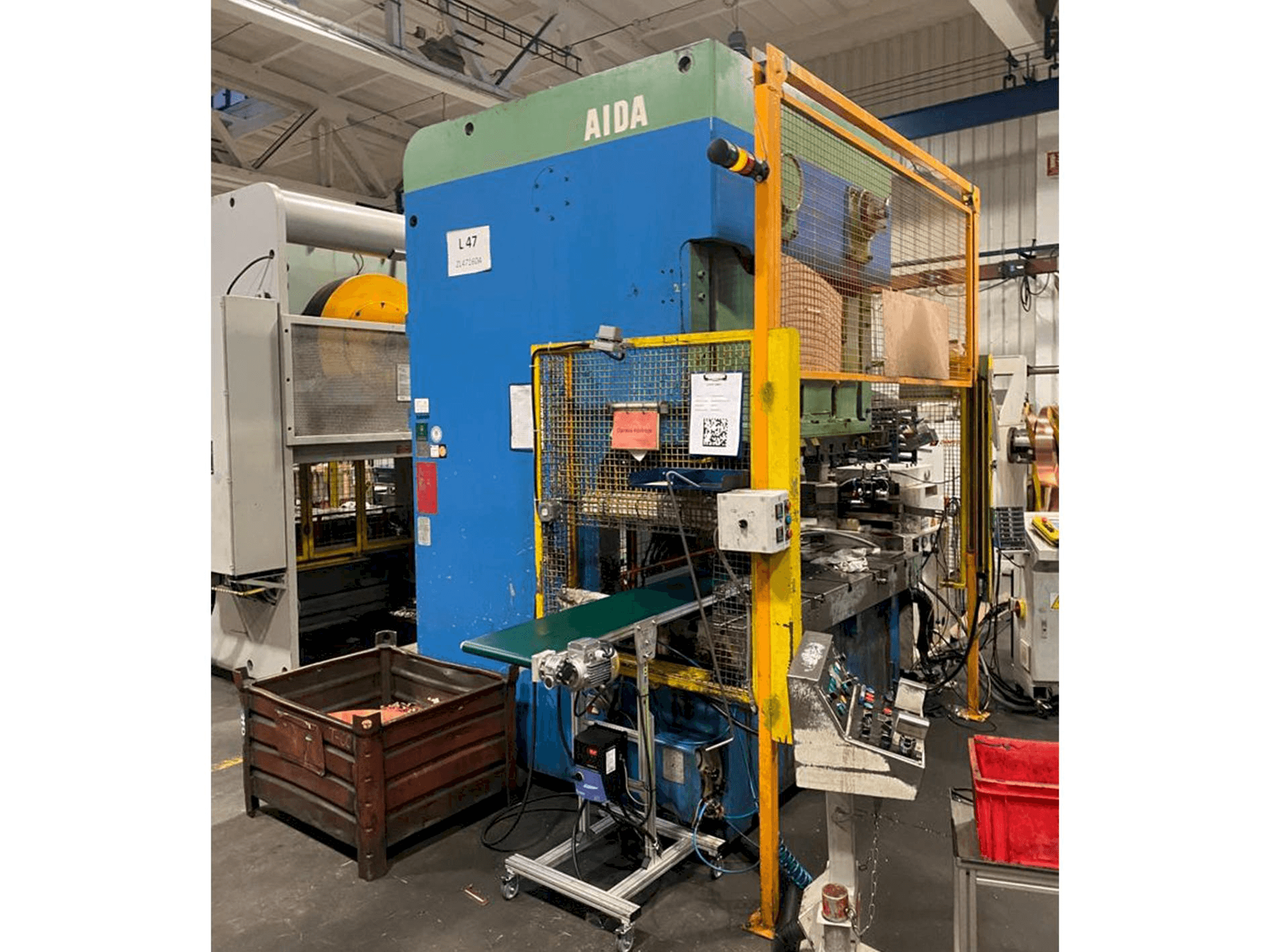 Вид станка AIDA NC2-1600 (2) спереди