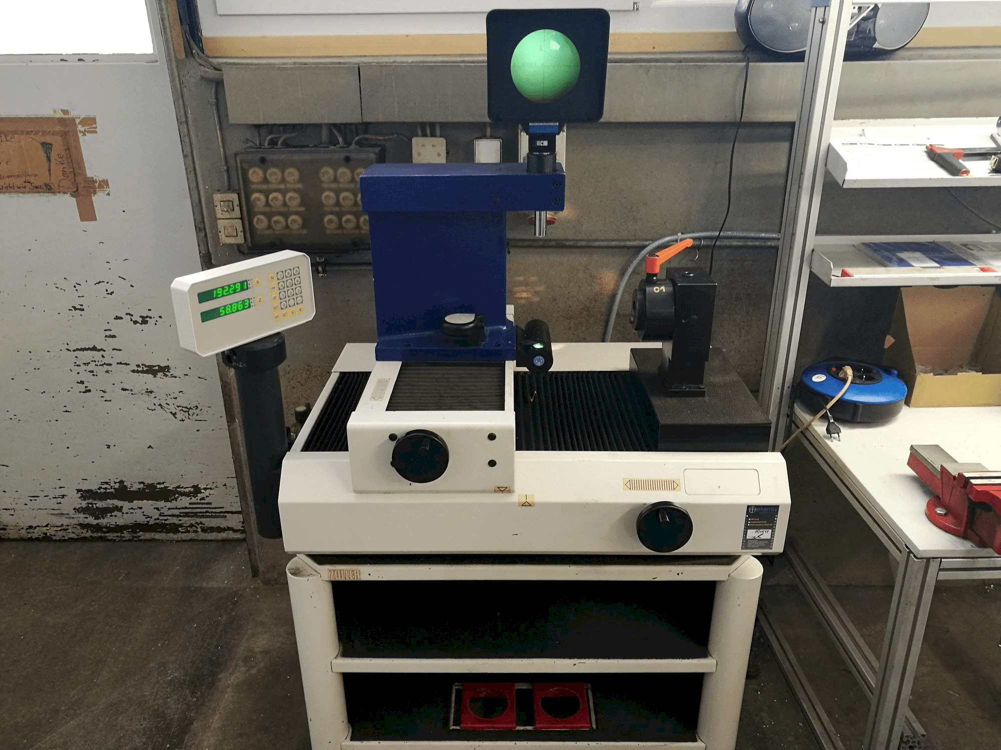 Front view of Zoller H420 machine