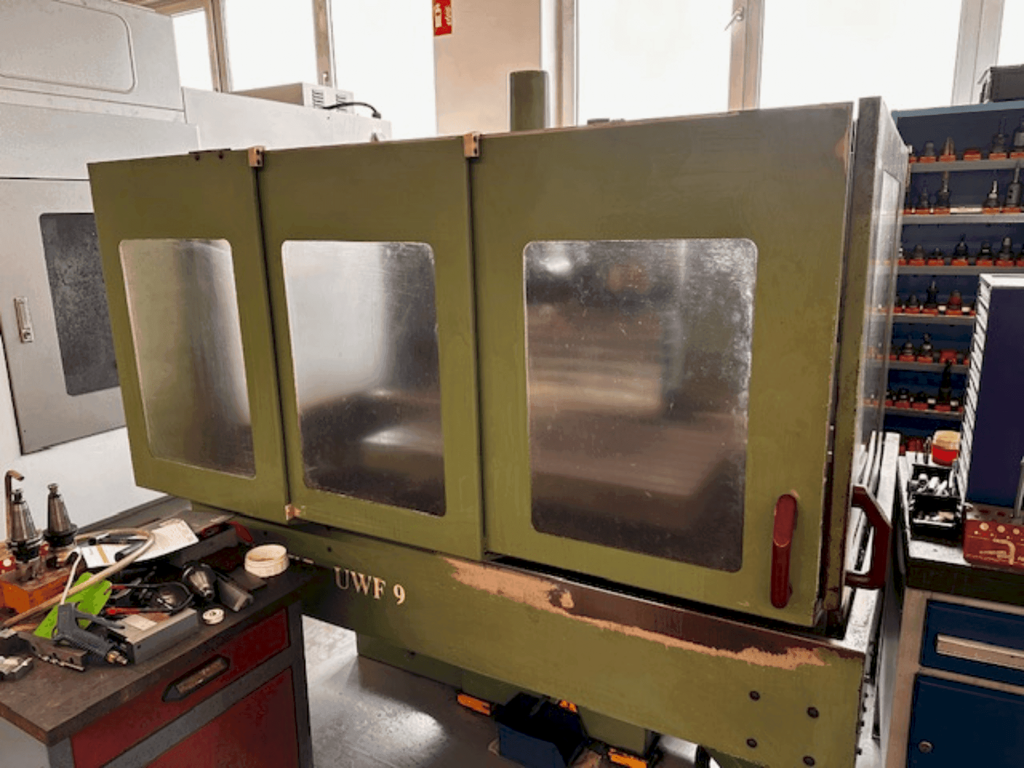 Вид станка HERMLE UWF 900 спереди