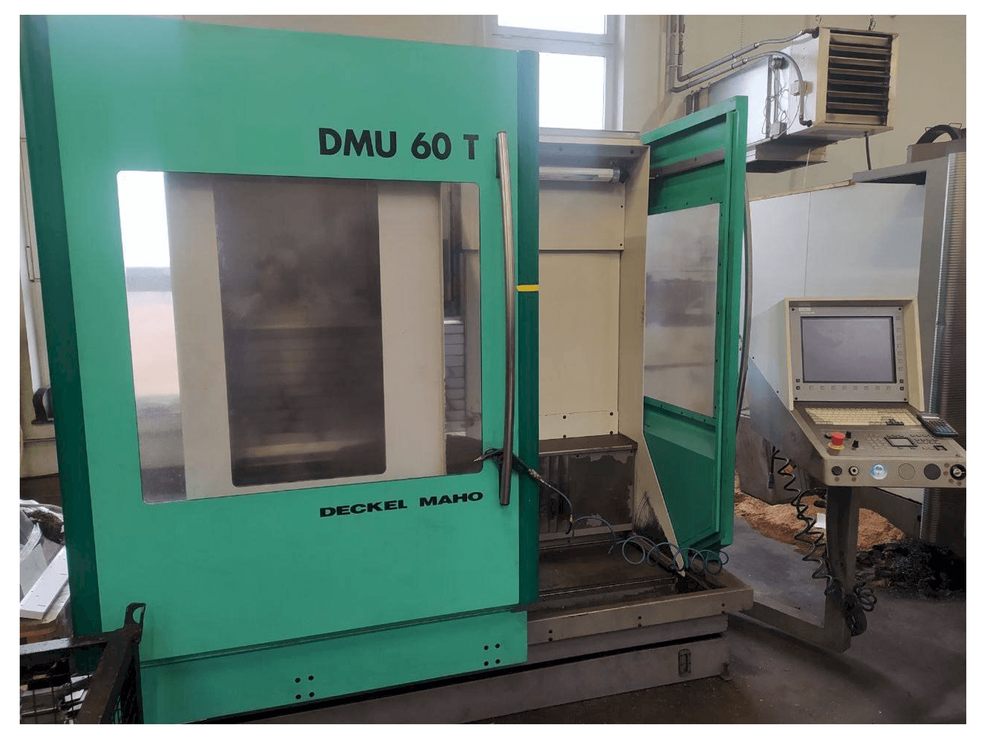Вид станка DECKEL MAHO DMU 60 T спереди