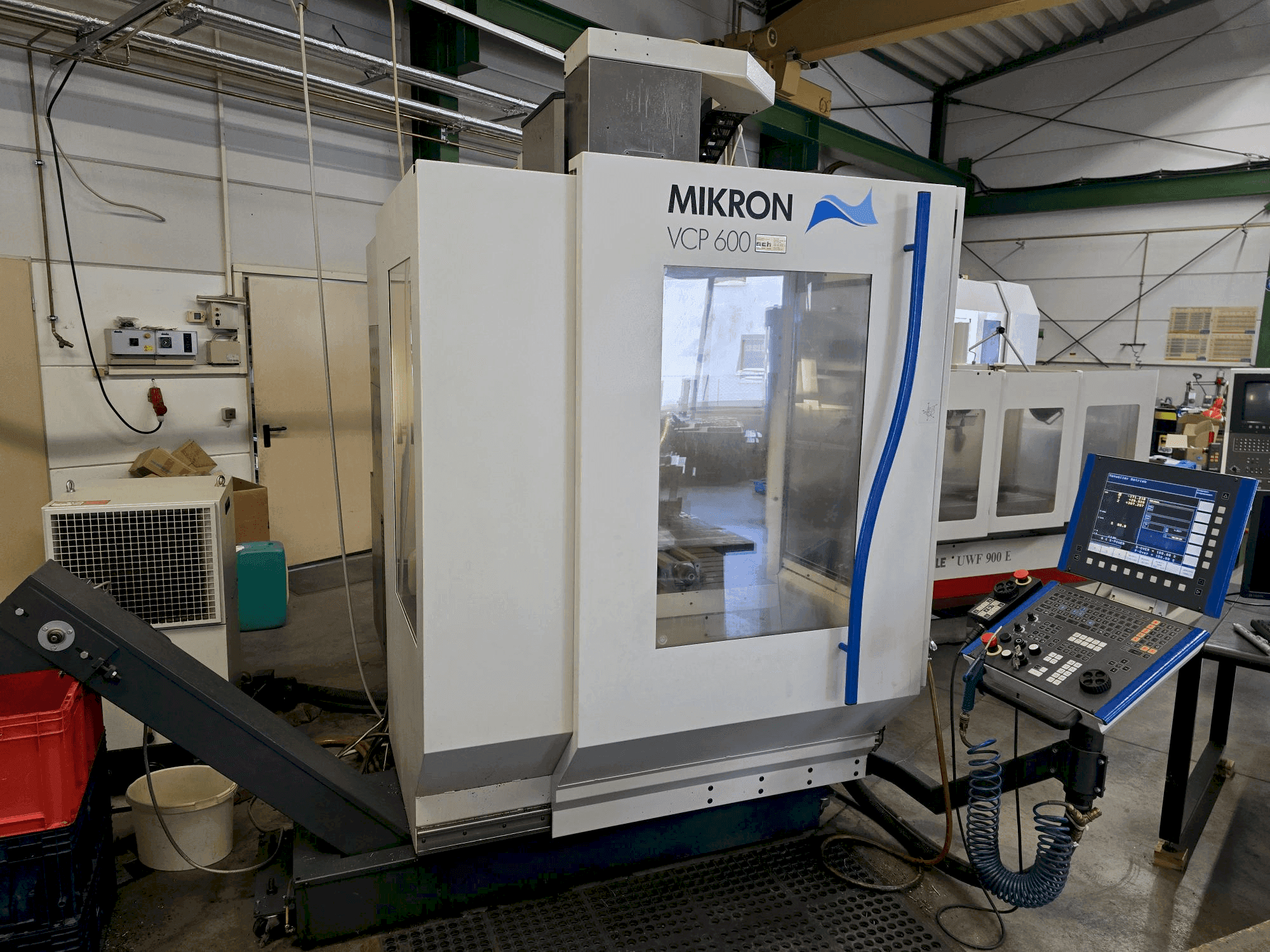 Вид станка MIKRON VCP 600 спереди