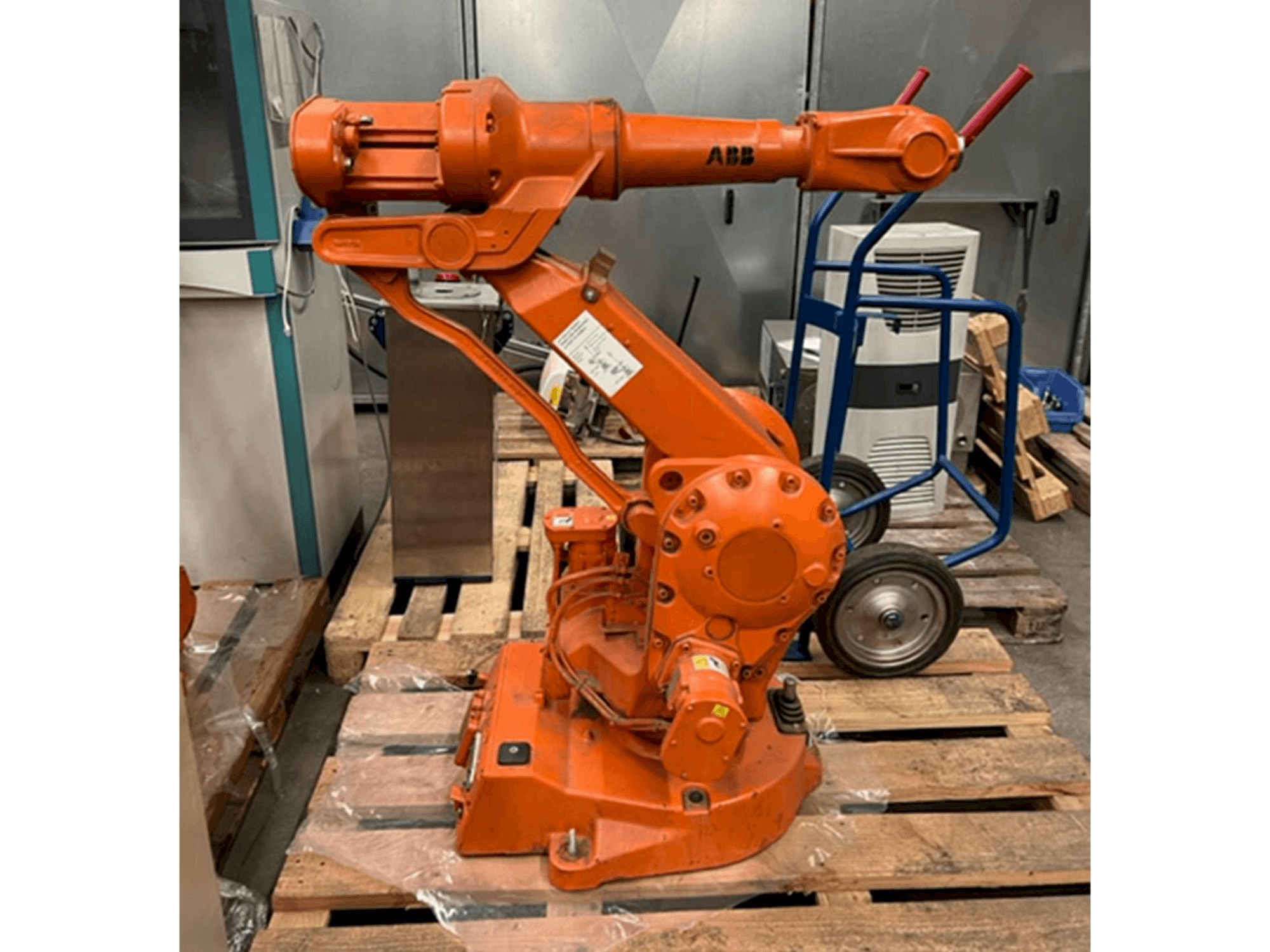 Вид станка ABB IRB 2400/16 M2000 спереди