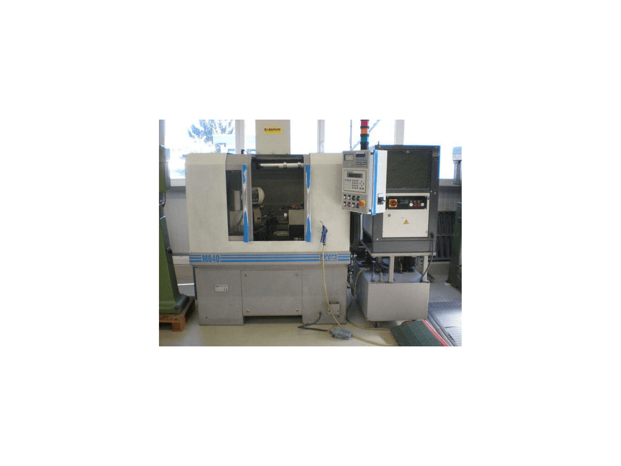 Вид станка Monnier & Zahner M640 спереди