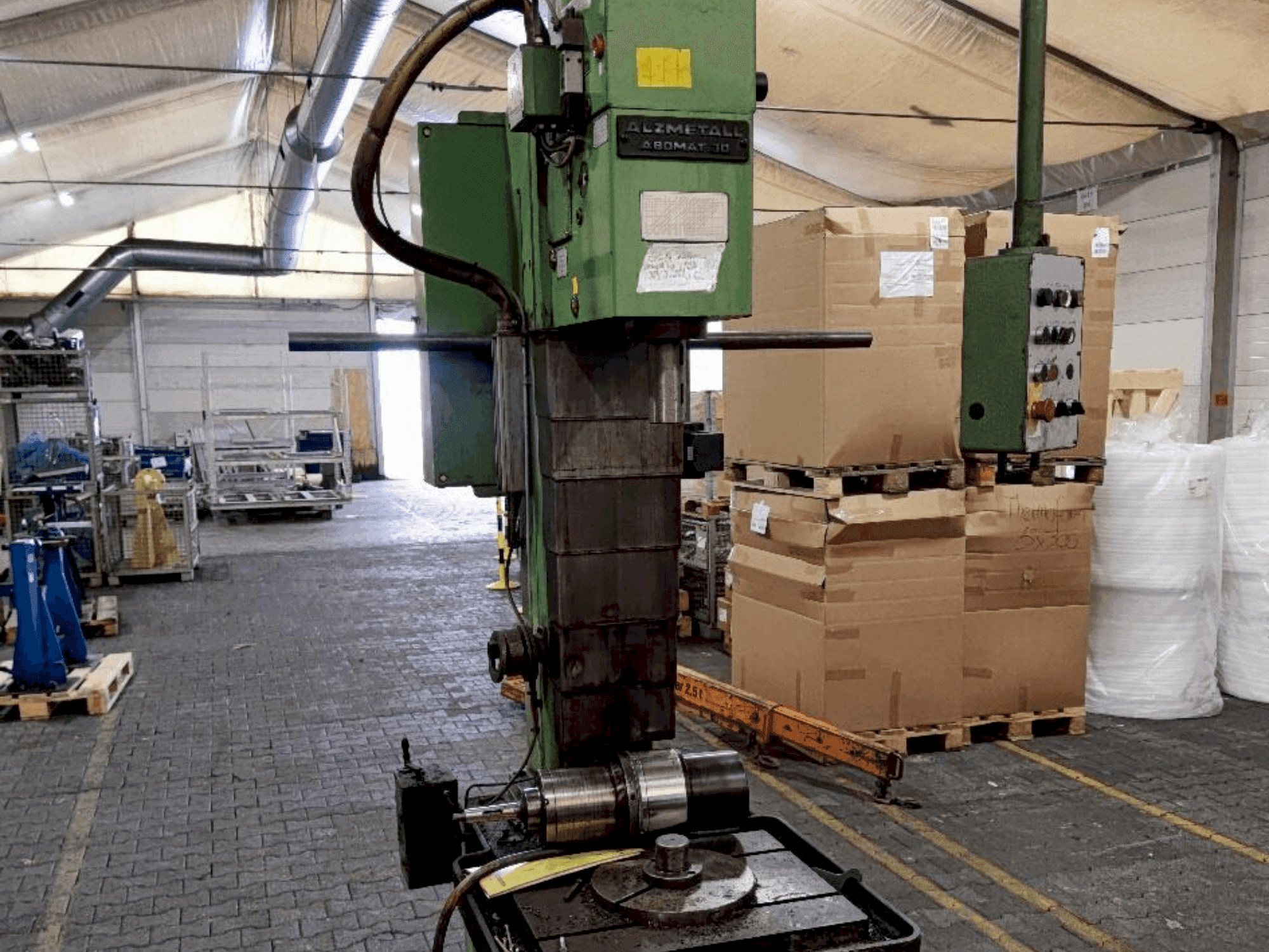 Вид станка Alzmetall Abomat 30 спереди