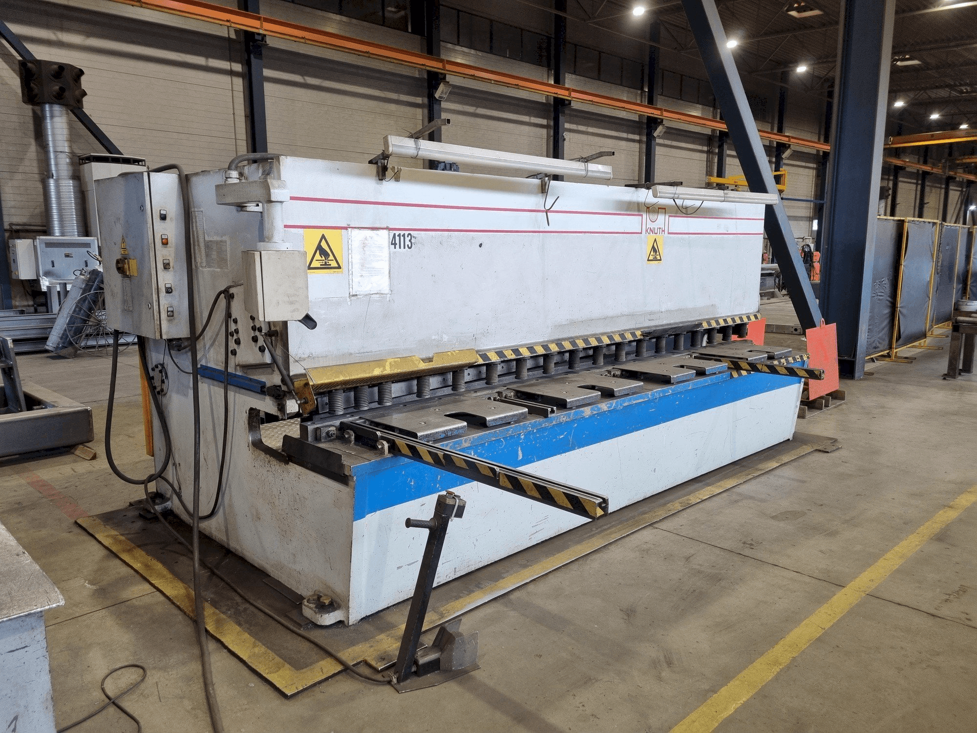 Вид станка с KNUTH KHT 4113 правой стороны