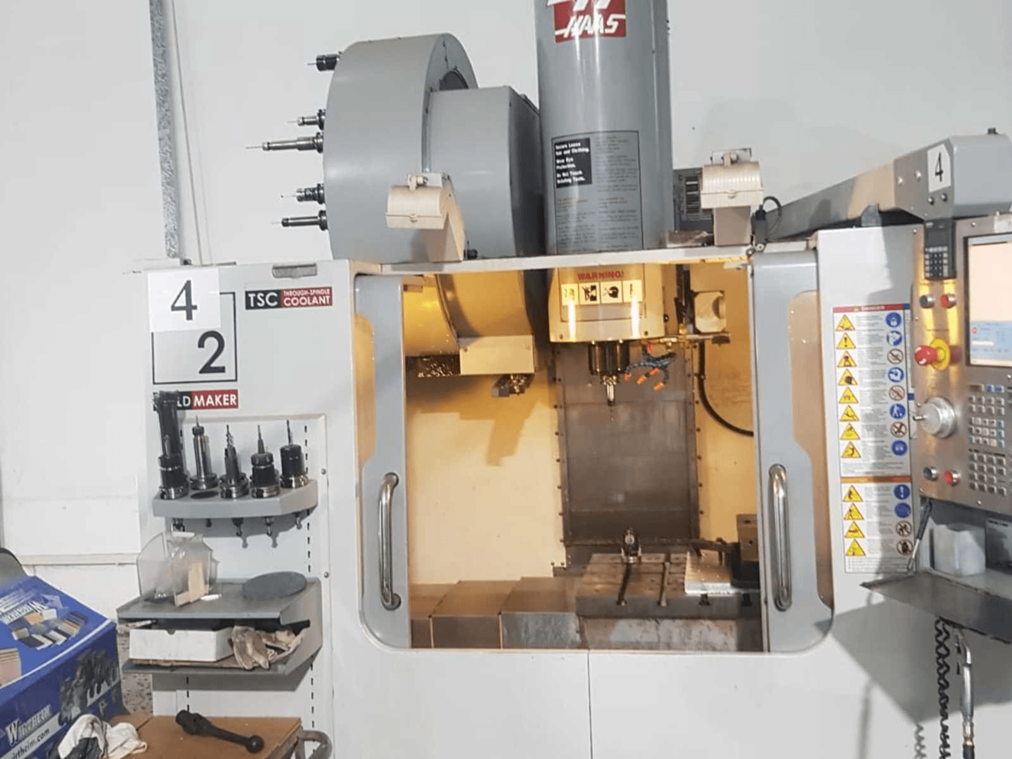 Вид станка HAAS VM-2 спереди