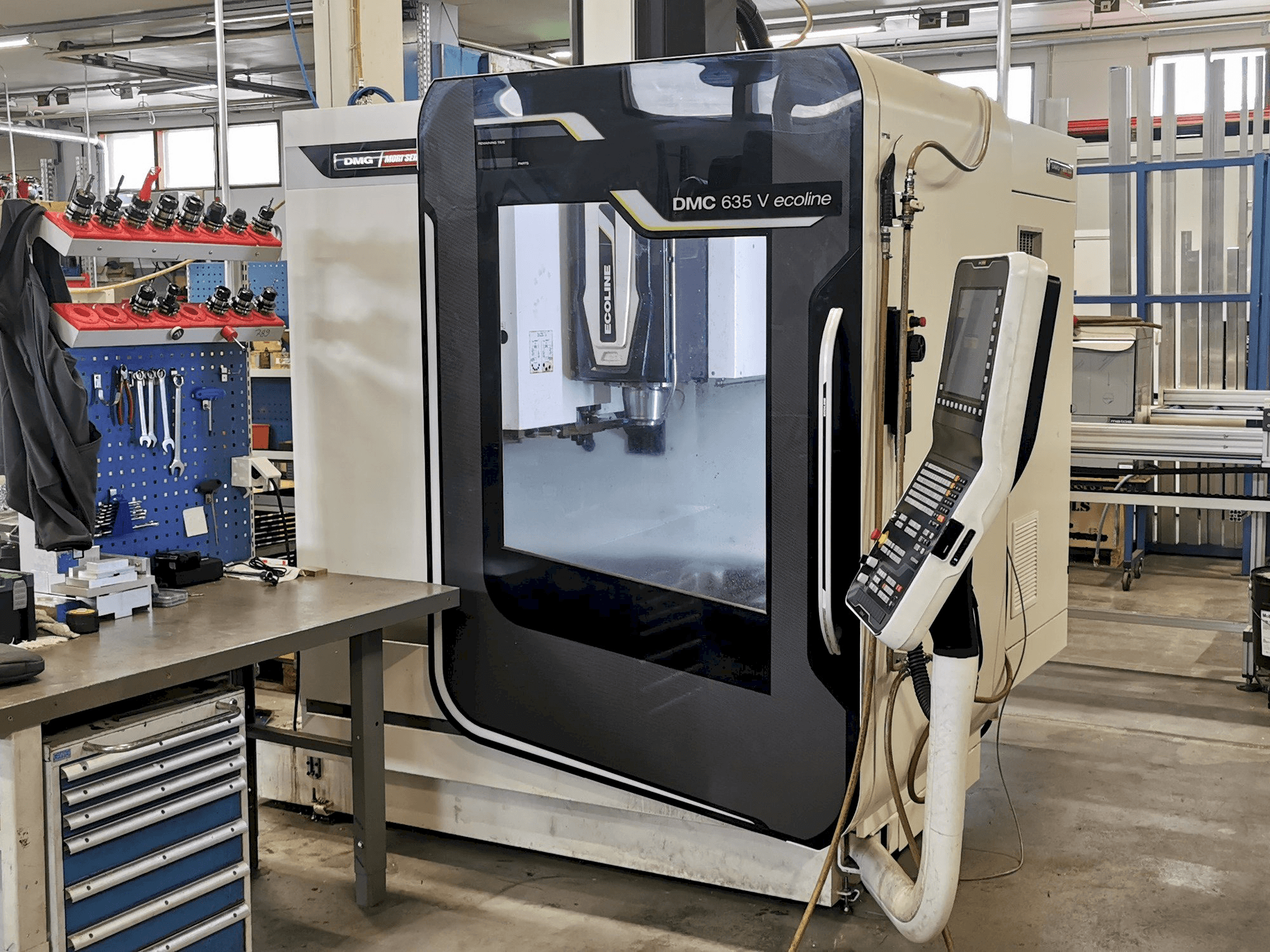 Вид станка DMG Mori Seiki DMC 635 V Ecoline спереди