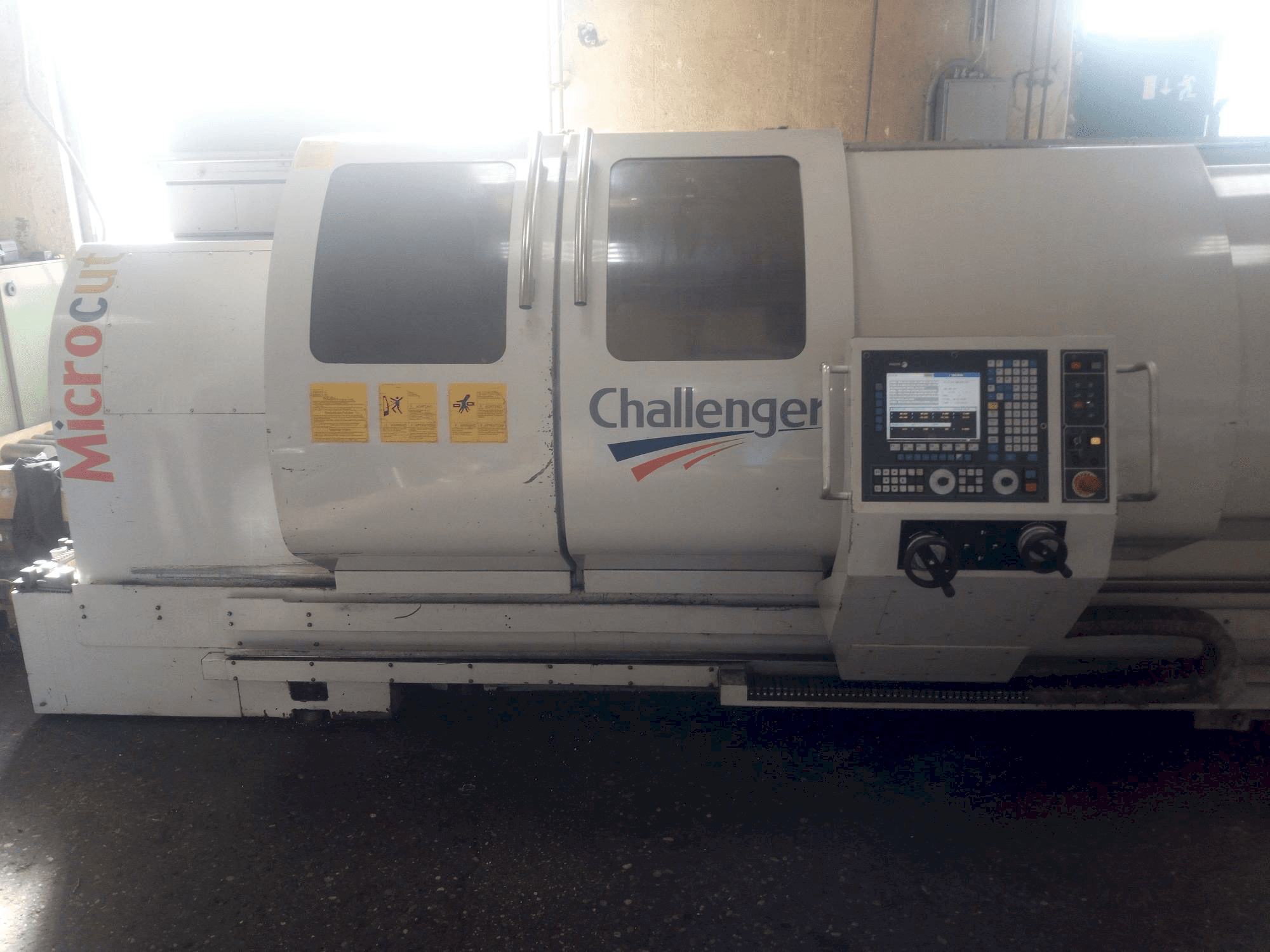 Вид станка MICROCUT BNC 2280 спереди