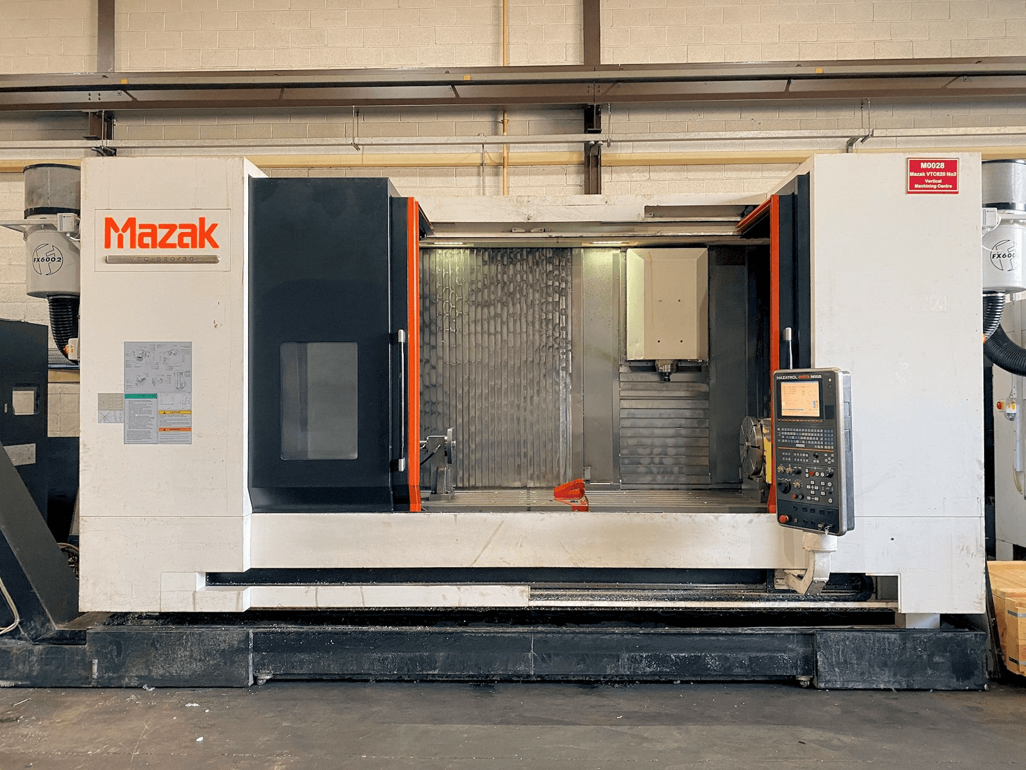 Вид станка Mazak VTC-820/30 спереди