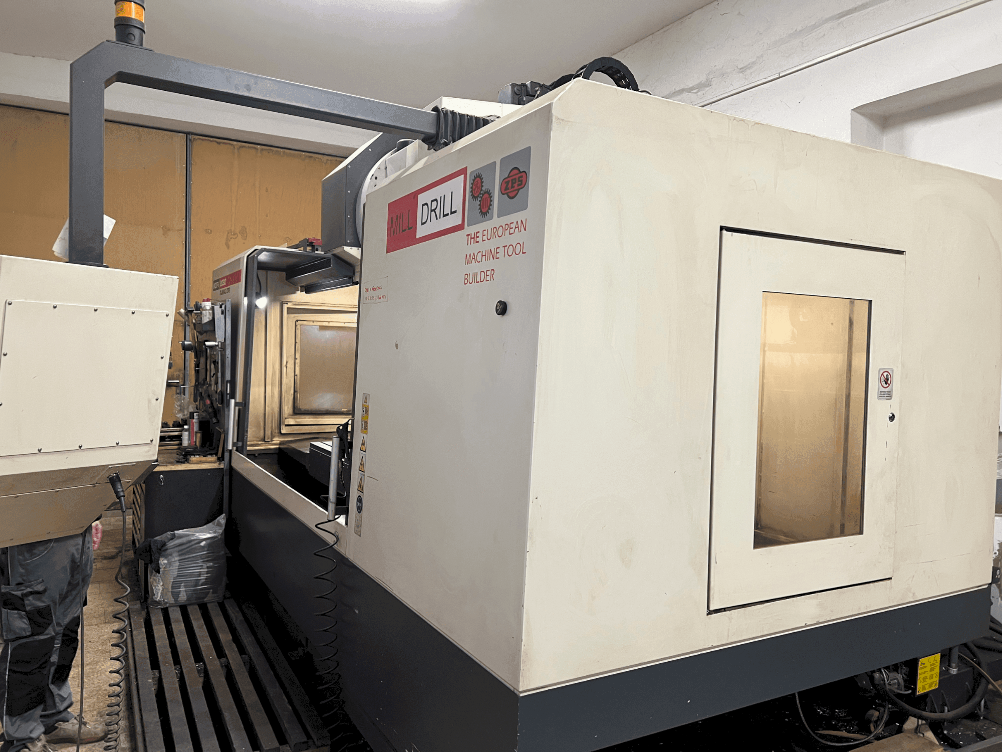 Вид станка TAJMAC-ZPS MCFV 2080 спереди