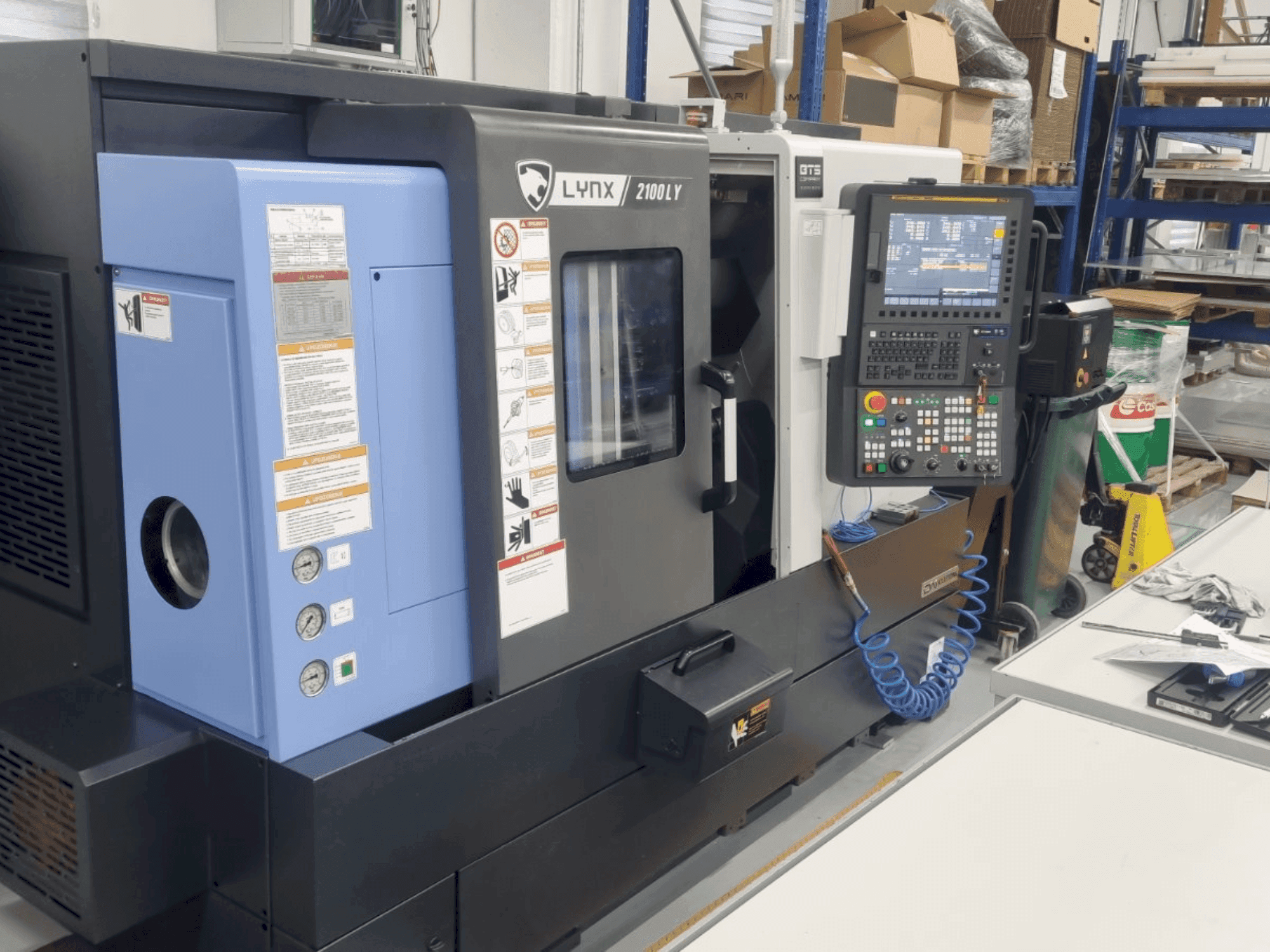 Вид станка DN SOLUTIONS LYNX 2100 LYB спереди