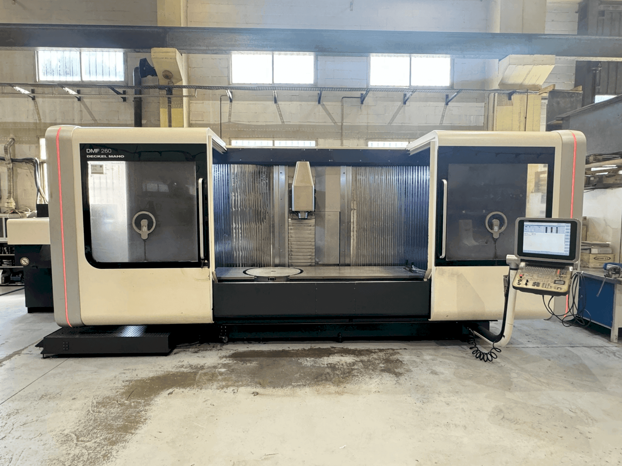 Вид станка DMG MORI DMF 260/7 спереди