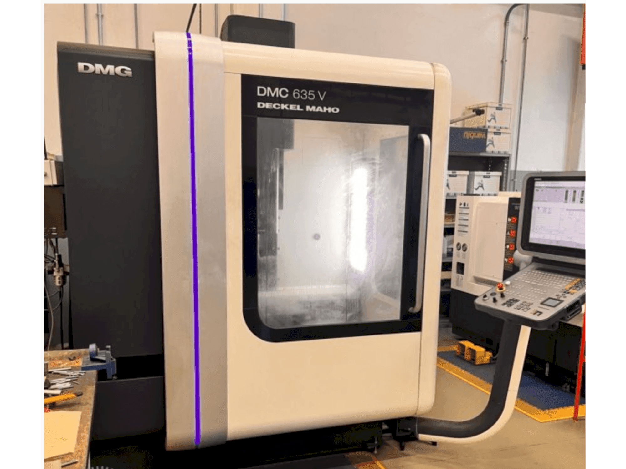 Вид станка DMG DECKEL MAHO DMC 635 V спереди