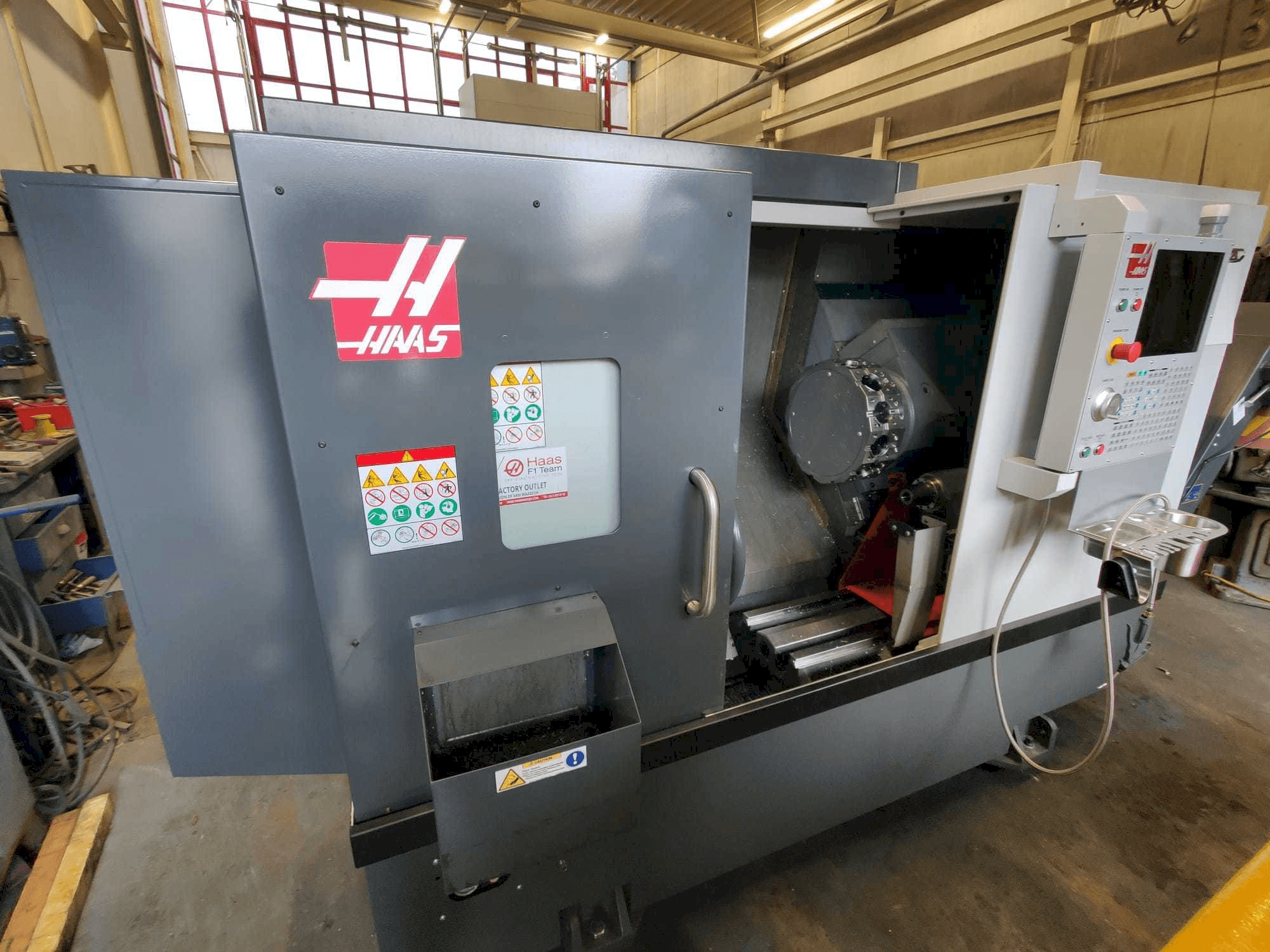 Вид станка HAAS ST-20Y слева