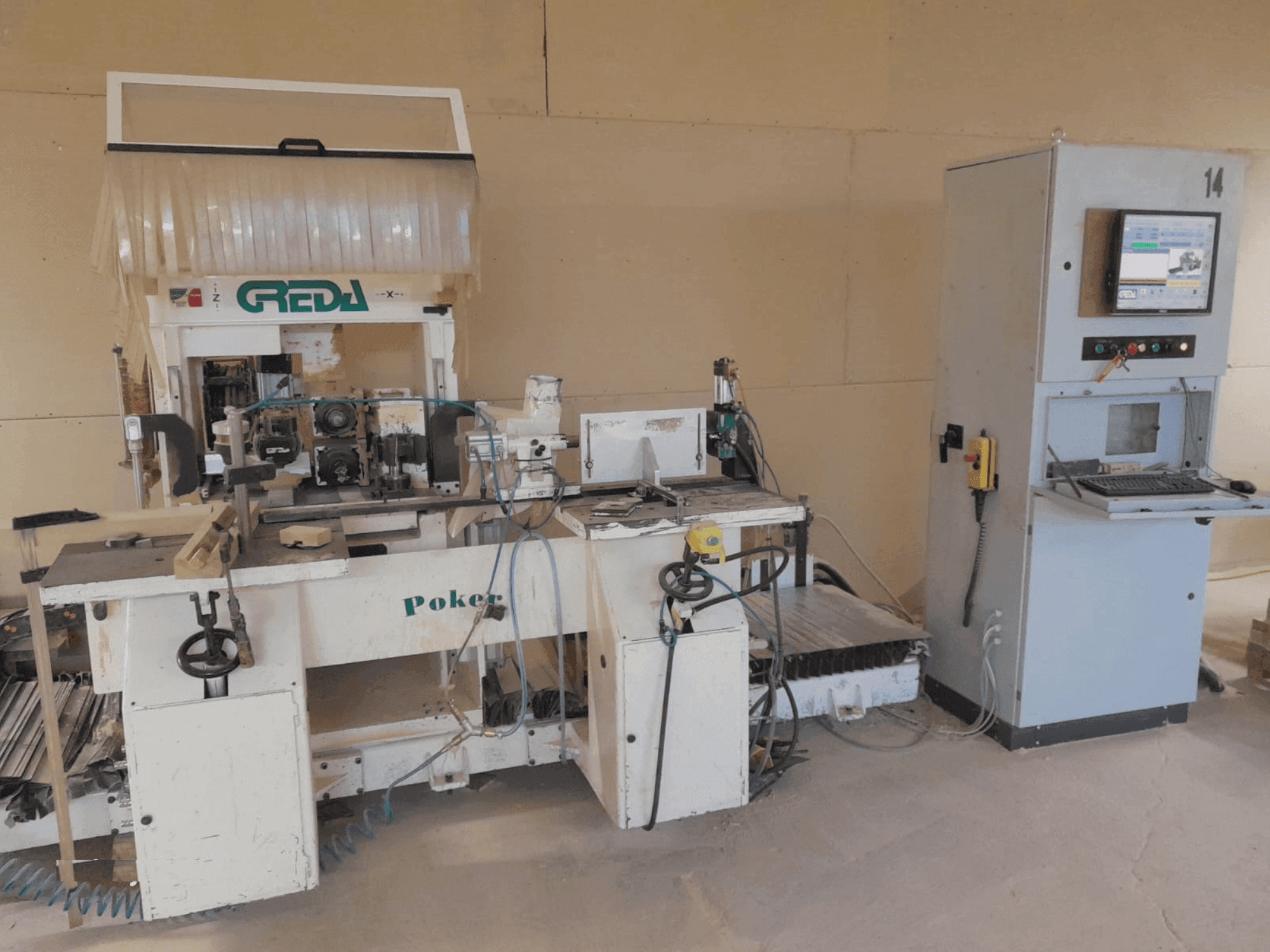 Вид станка GREDA POKER спереди
