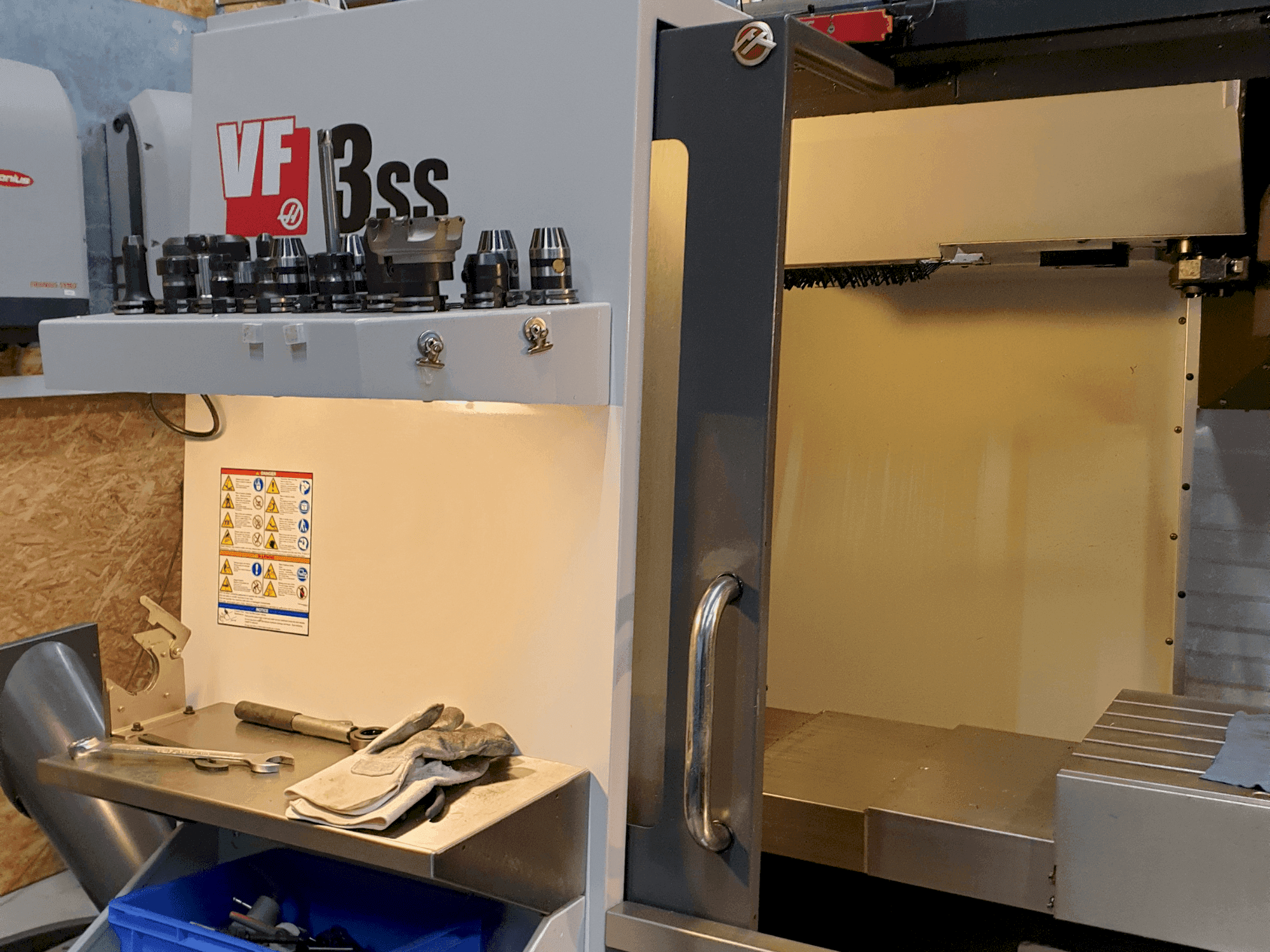 Вид станка HAAS VF-3SS спереди