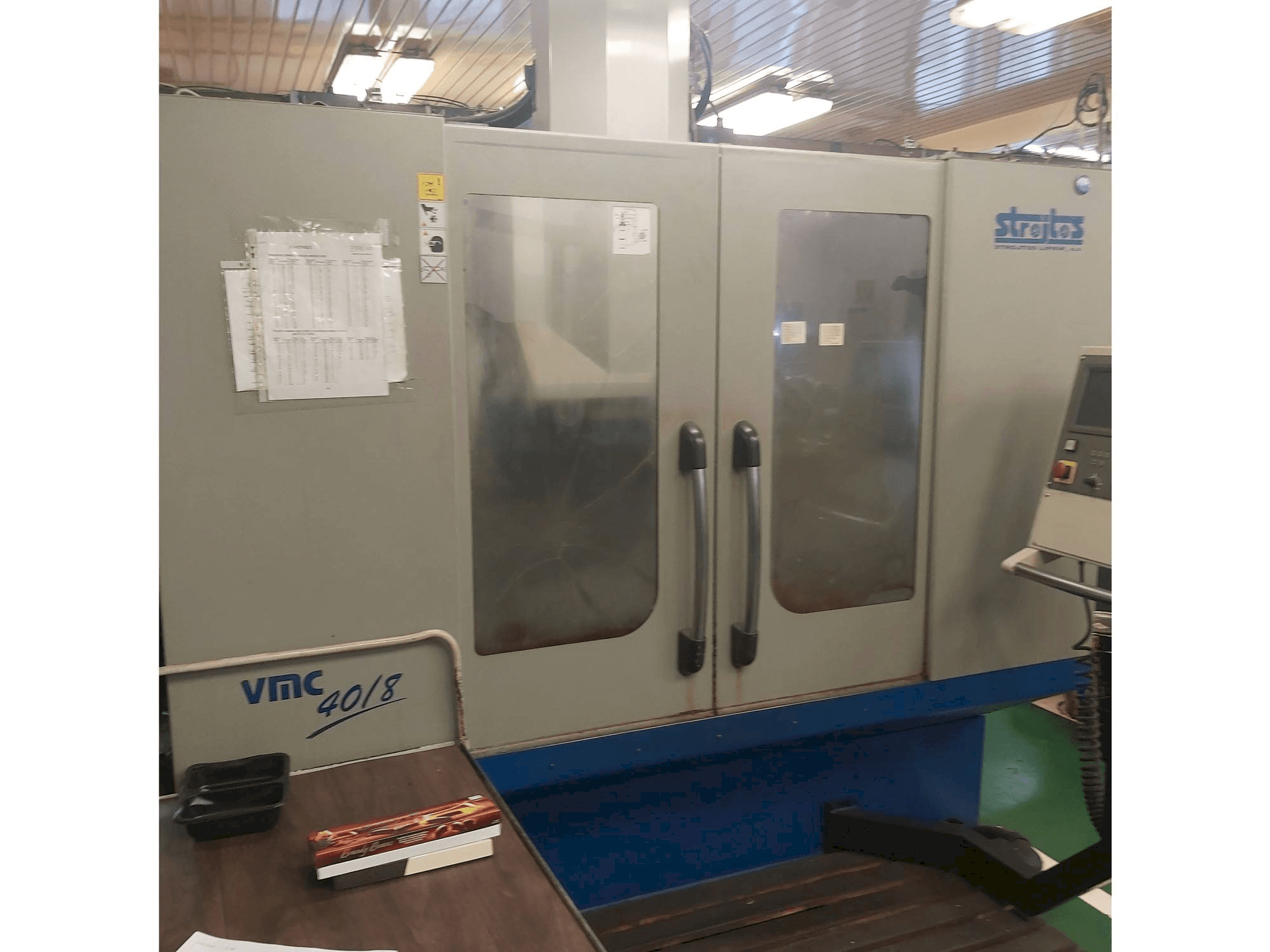 Вид станка Strojtos VMC 40/8 спереди