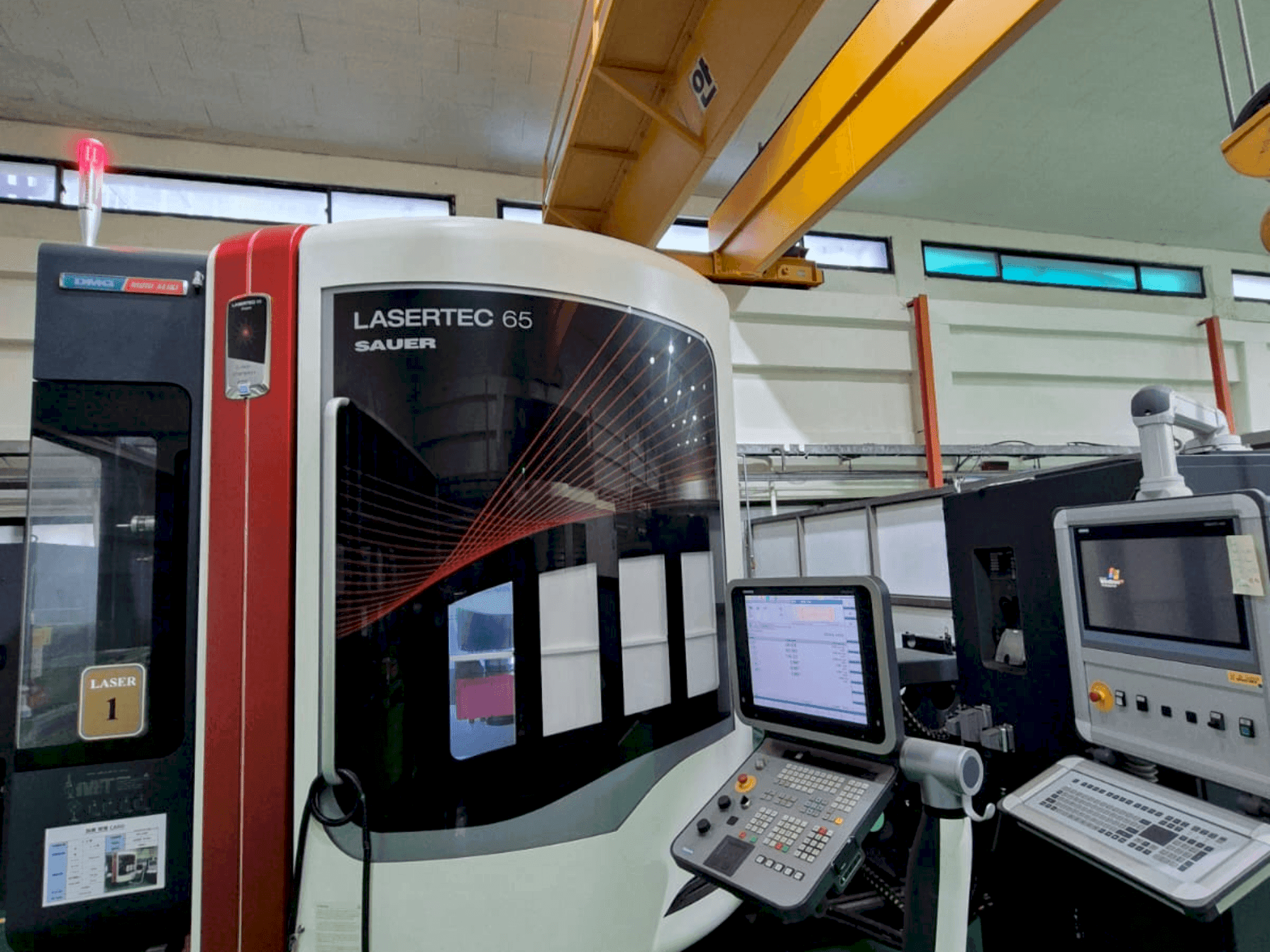 Вид станка DMG Mori Seiki LaserTech 65 спереди