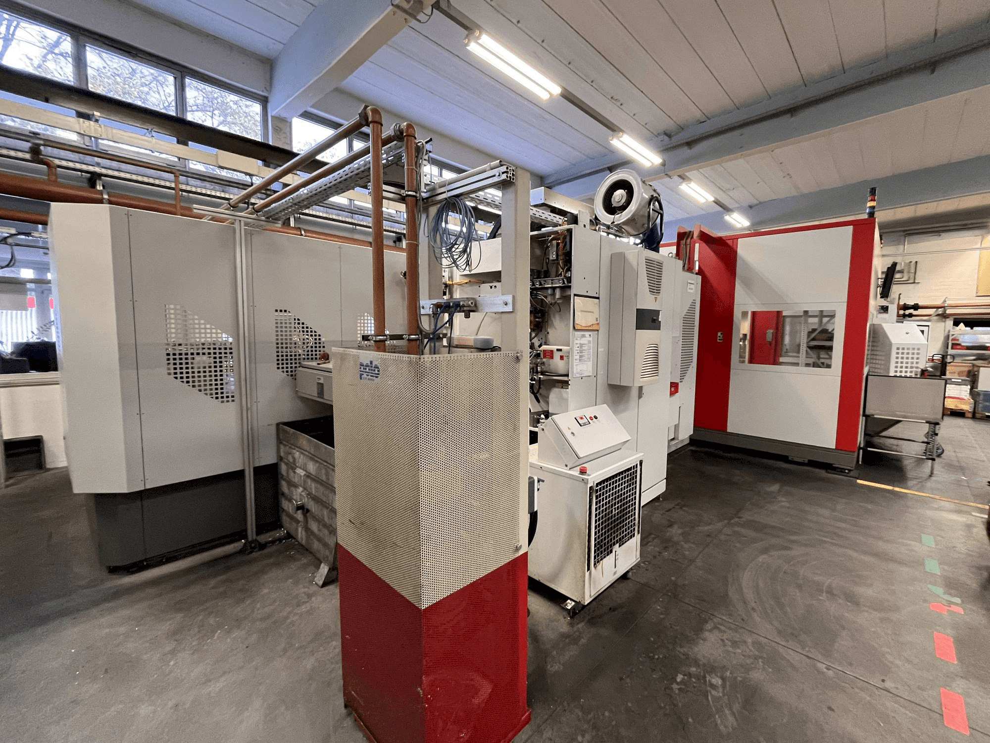 Вид станка HERMLE RS1 Robot System спереди