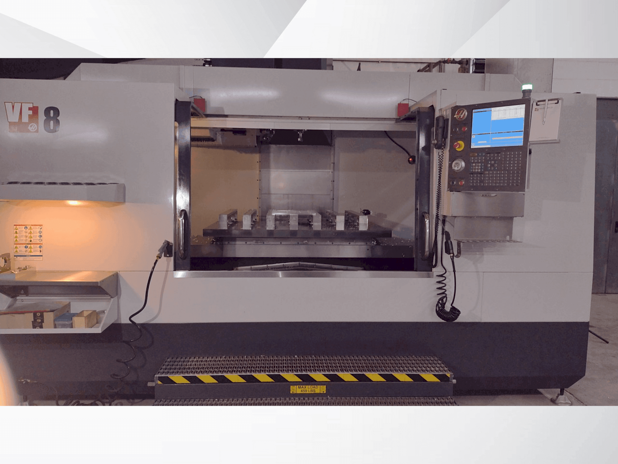 Вид станка HAAS VF-8/40 спереди