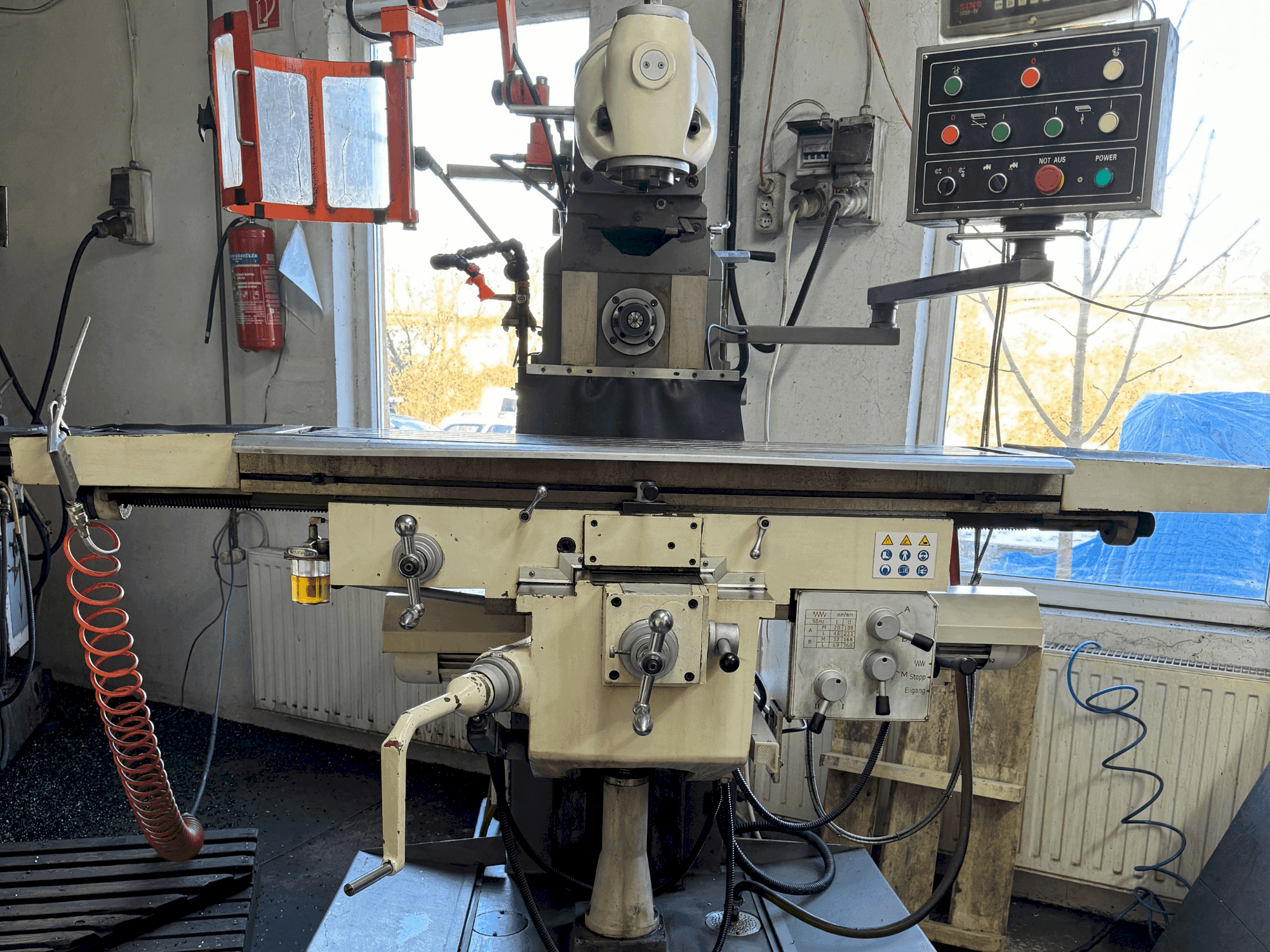 Вид станка ELMAG UFM 125GT спереди