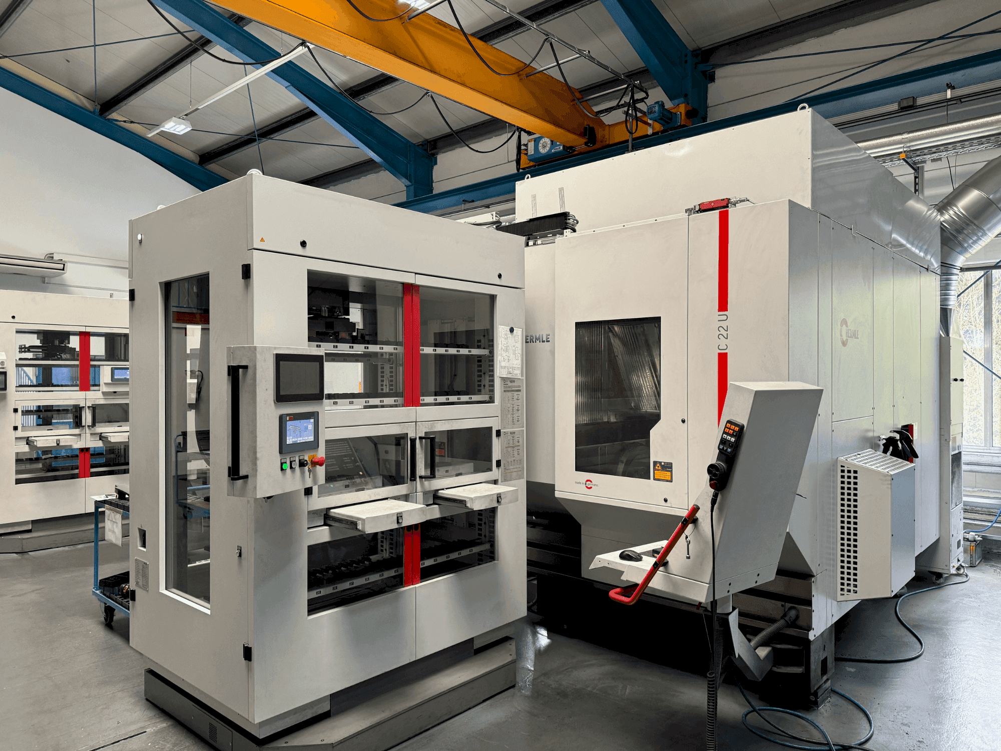 Вид станка HERMLE C22 with handling system IH30 (2017) спереди