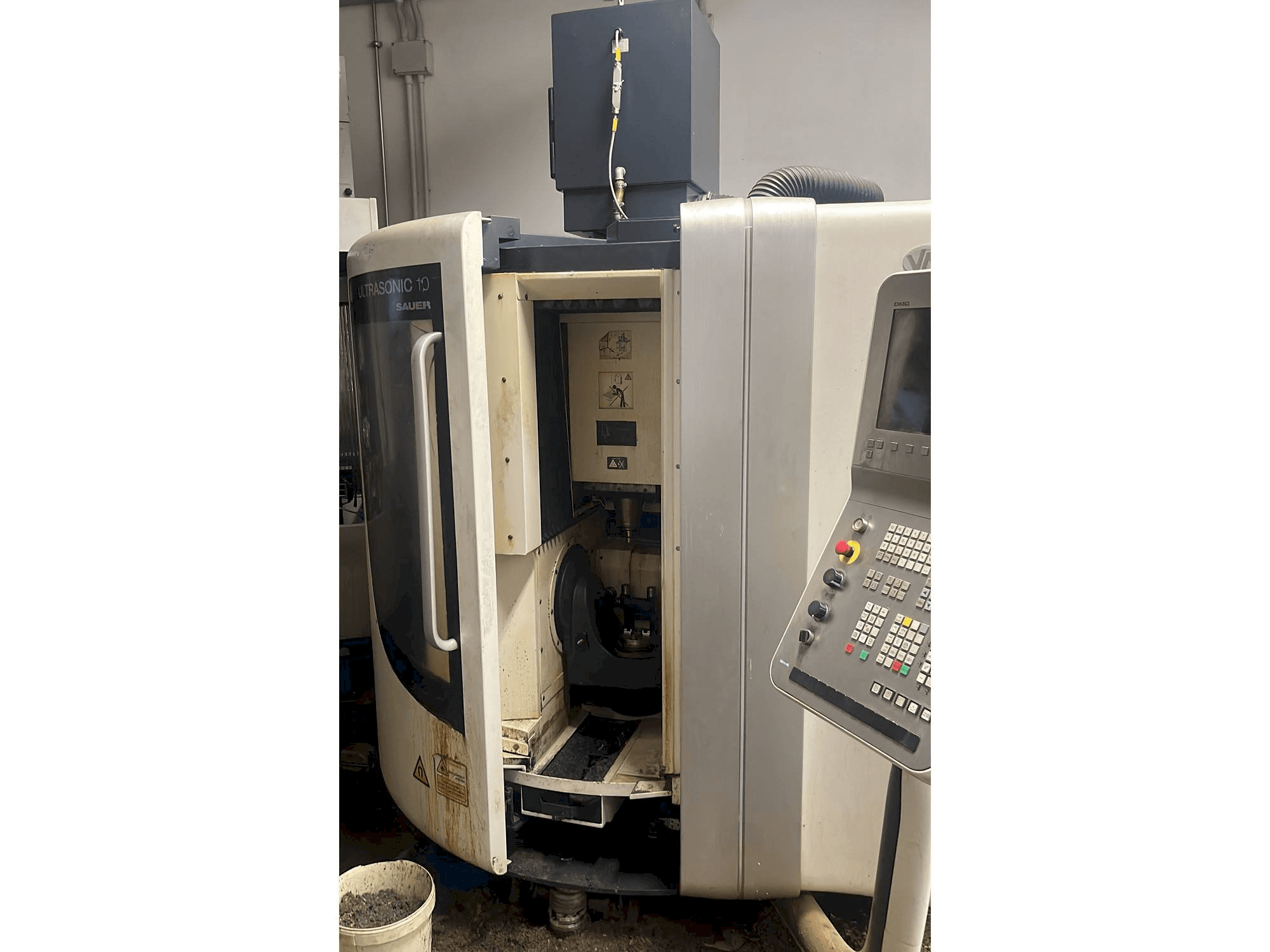 Вид станка DMG ultrasonic 10 sauer спереди