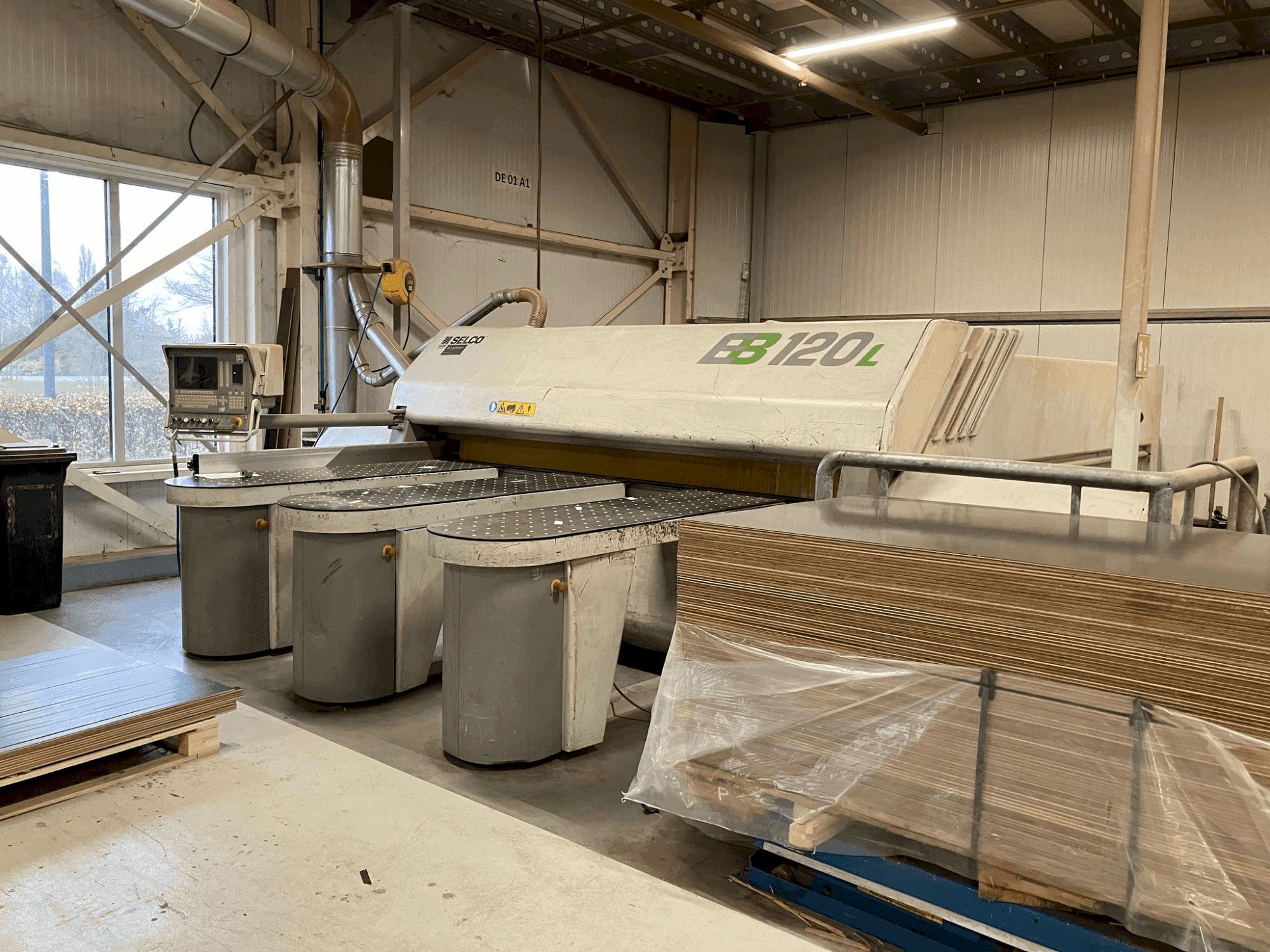 Вид станка SELCO EBL 120 спереди