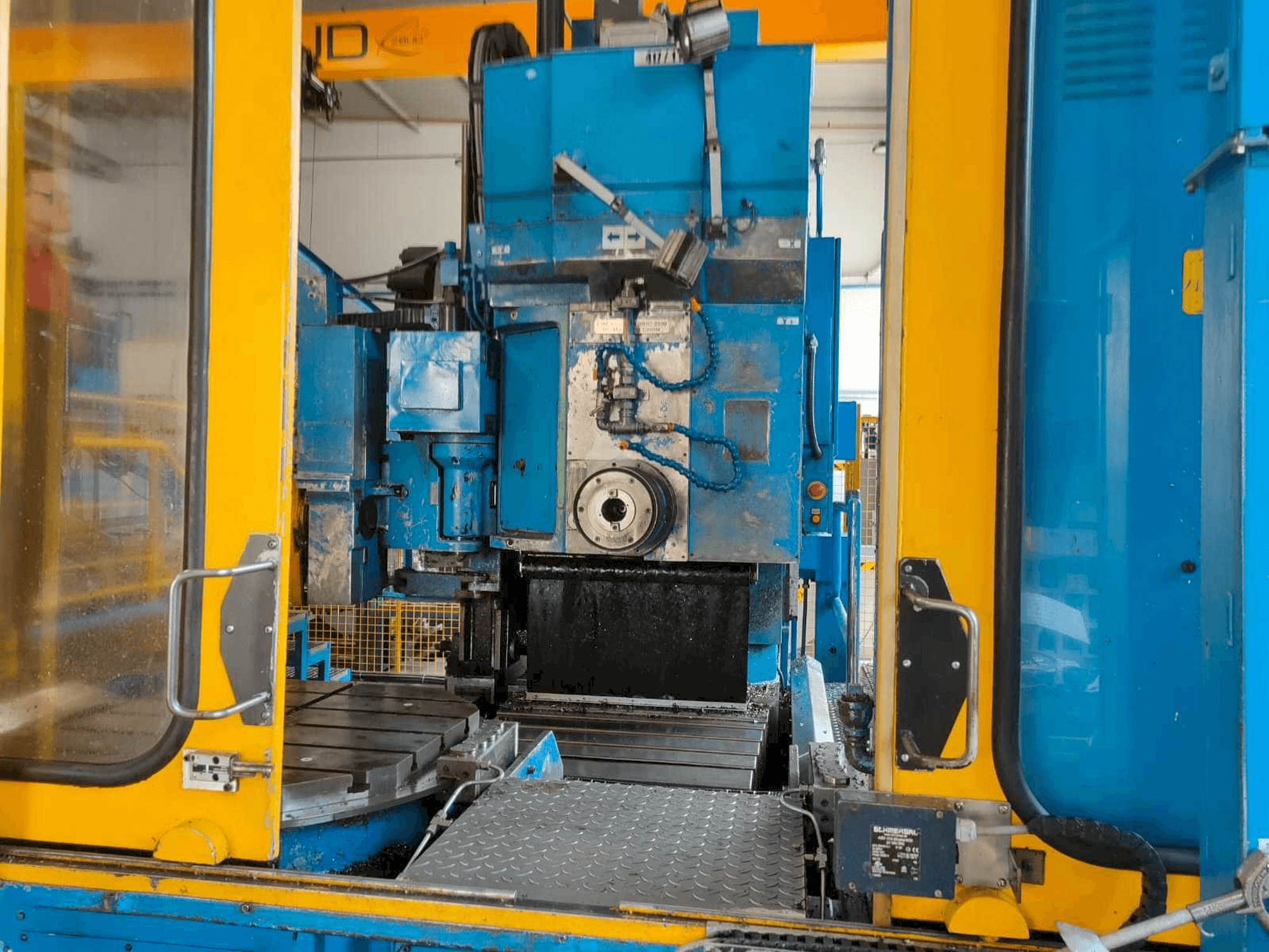 Вид станка Cincinnati MILACRON 20-HC-2500 спереди