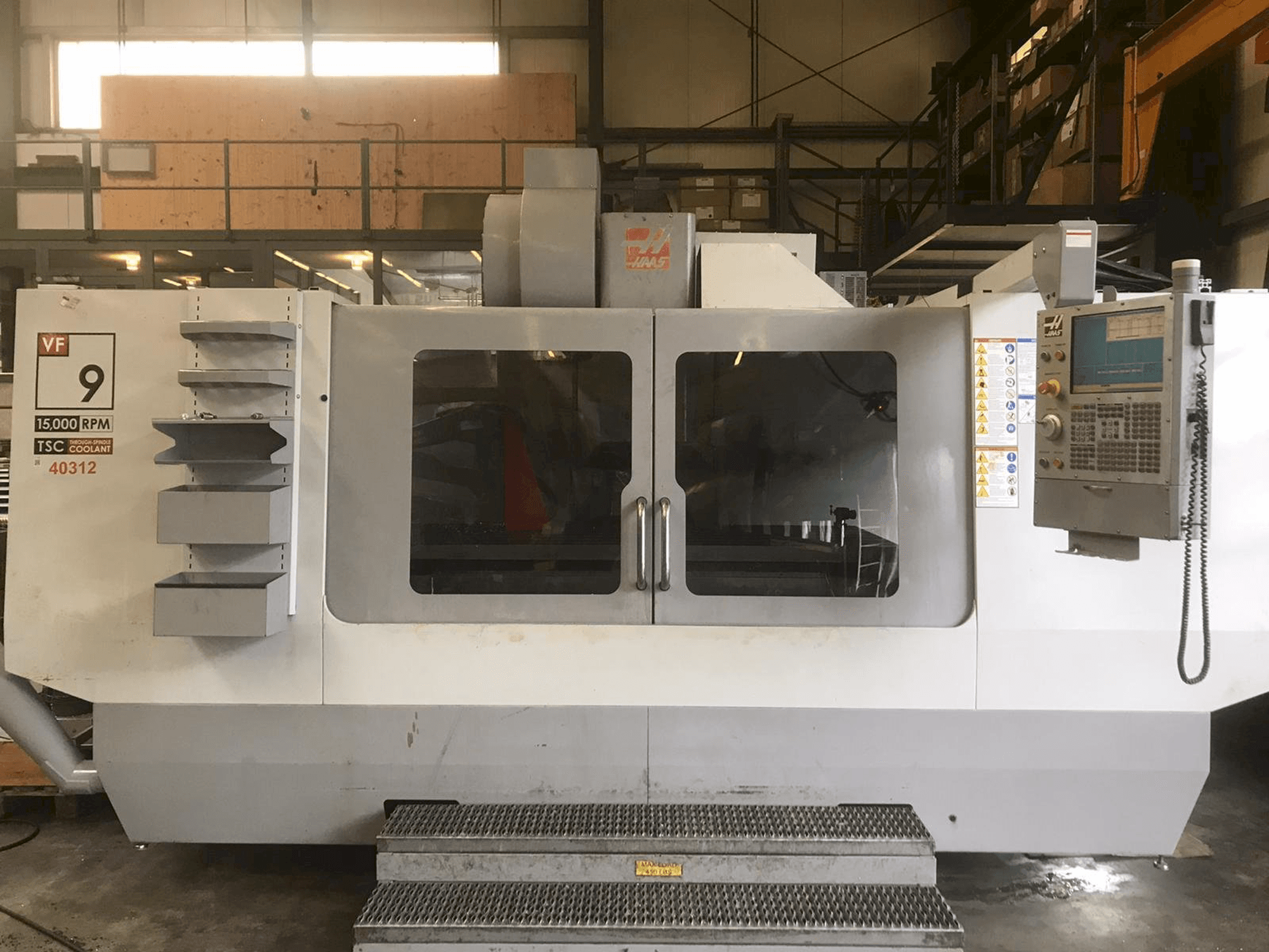 Вид станка HAAS VF-9 спереди