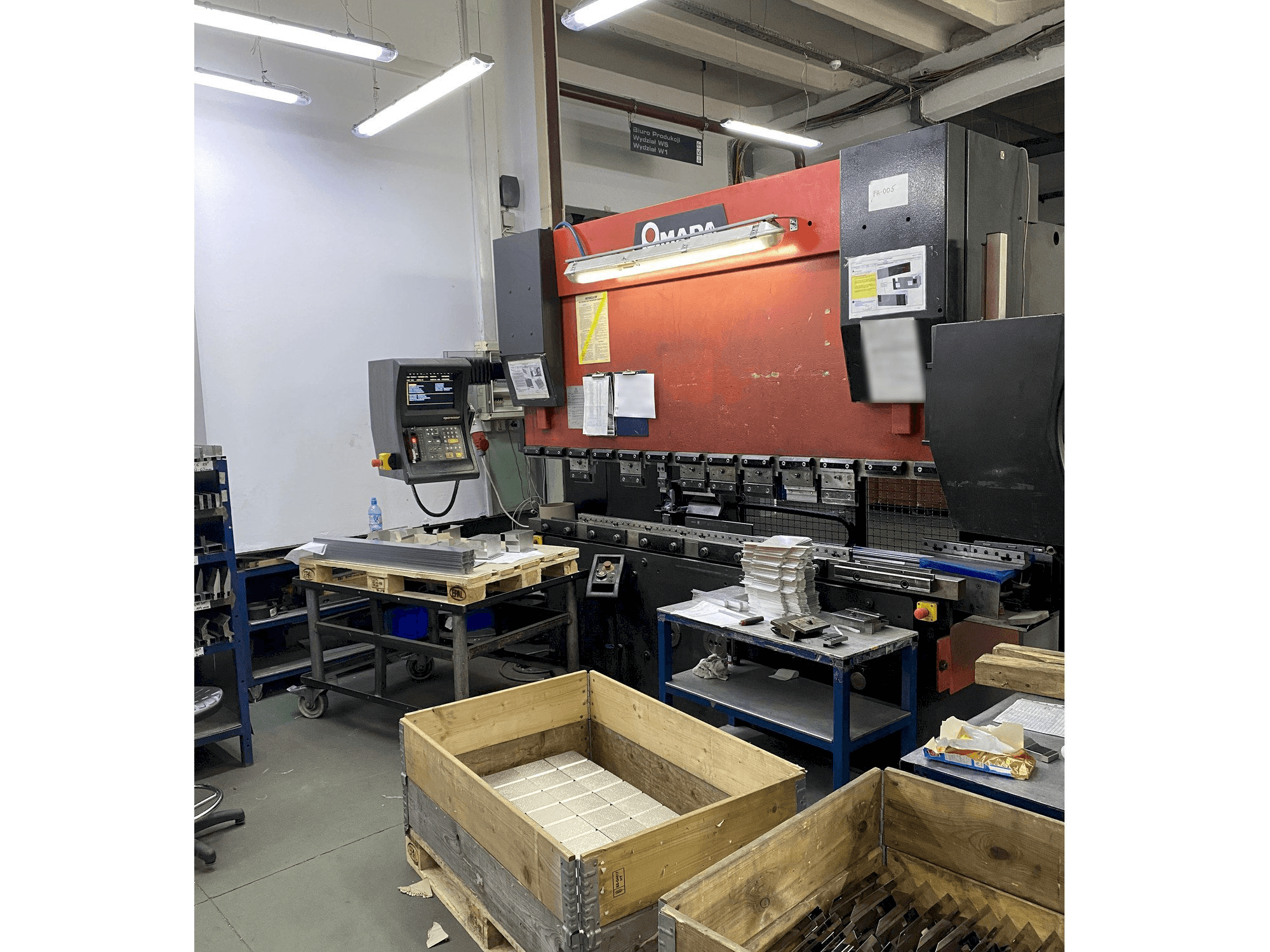 Вид станка AMADA HFBO 8025 спереди