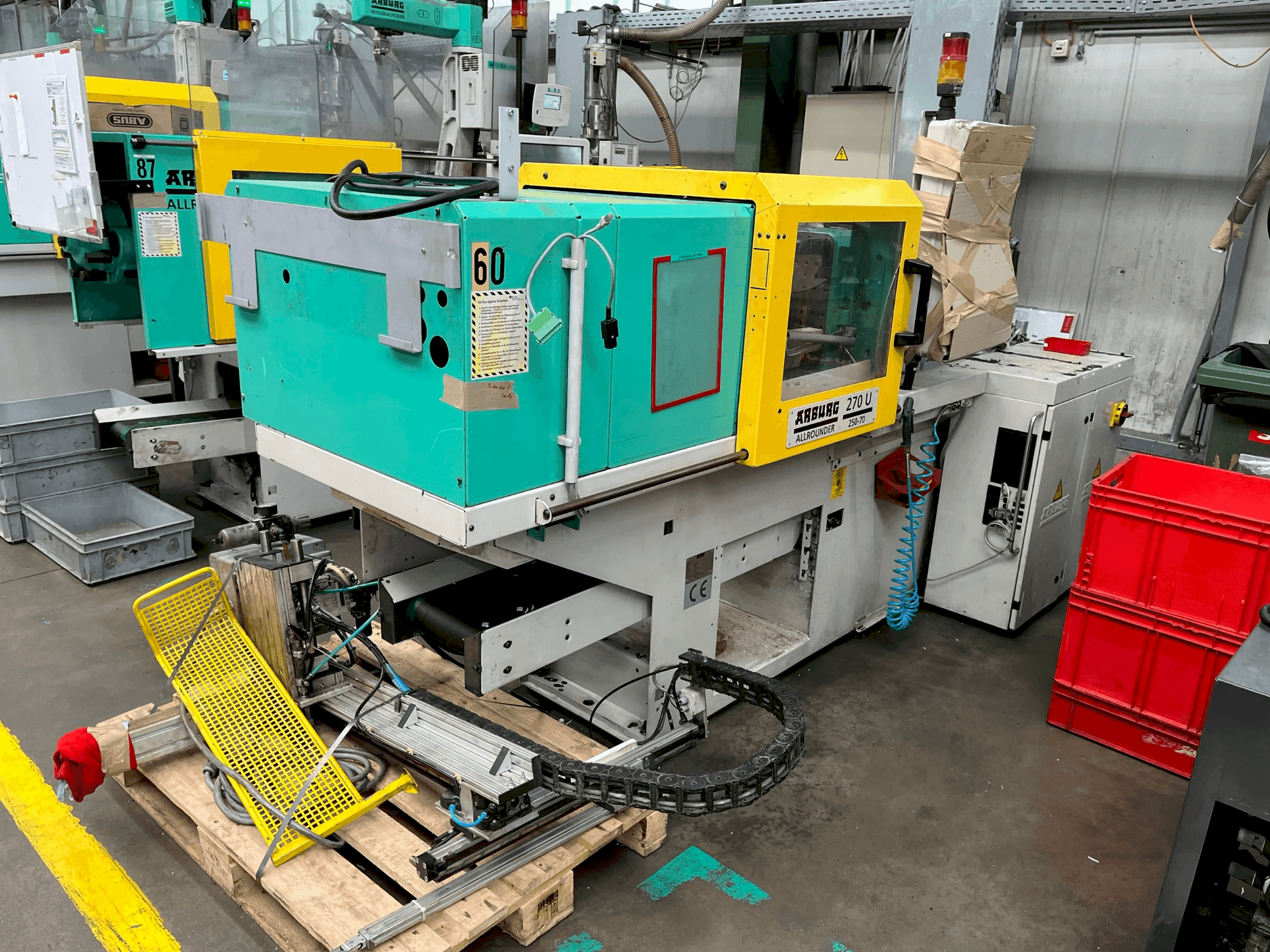 Вид станка Arburg Allrounder 270-25U спереди