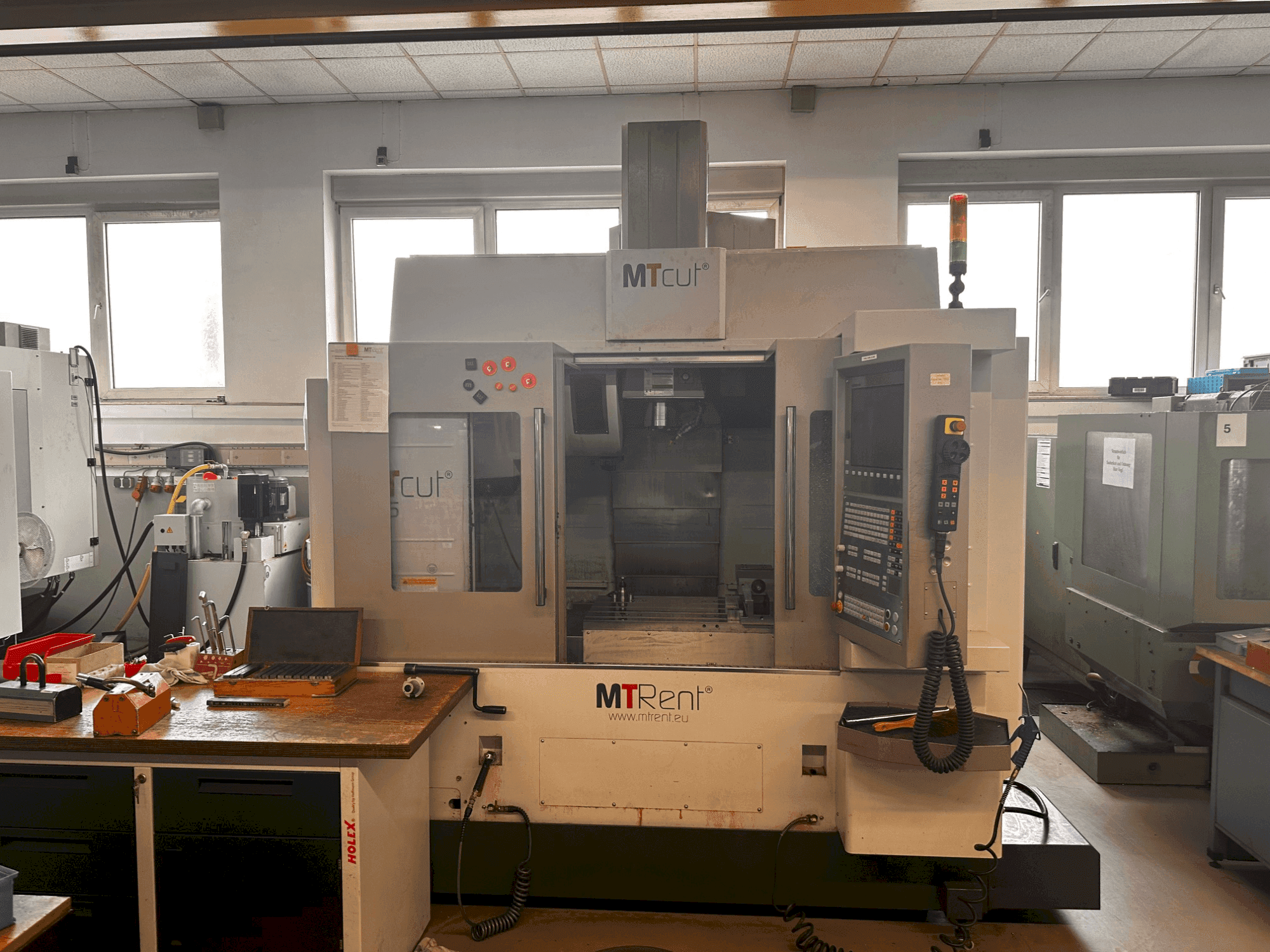 Вид станка MTcut EVO V85 спереди