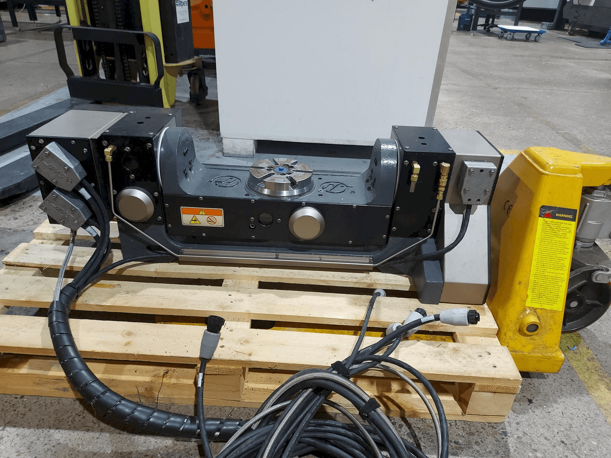 Вид станка HAAS TR160 спереди