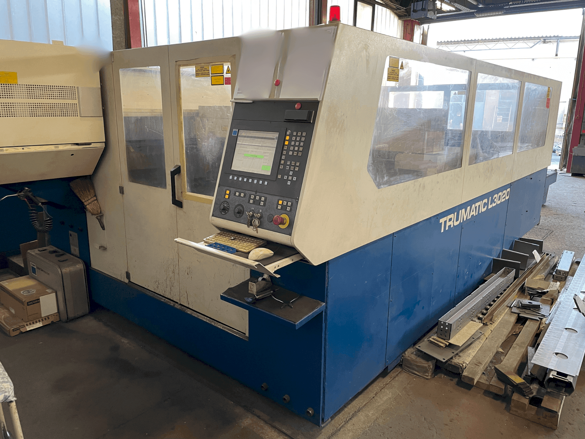Вид станка TRUMPF Trumatic TC L3020 спереди