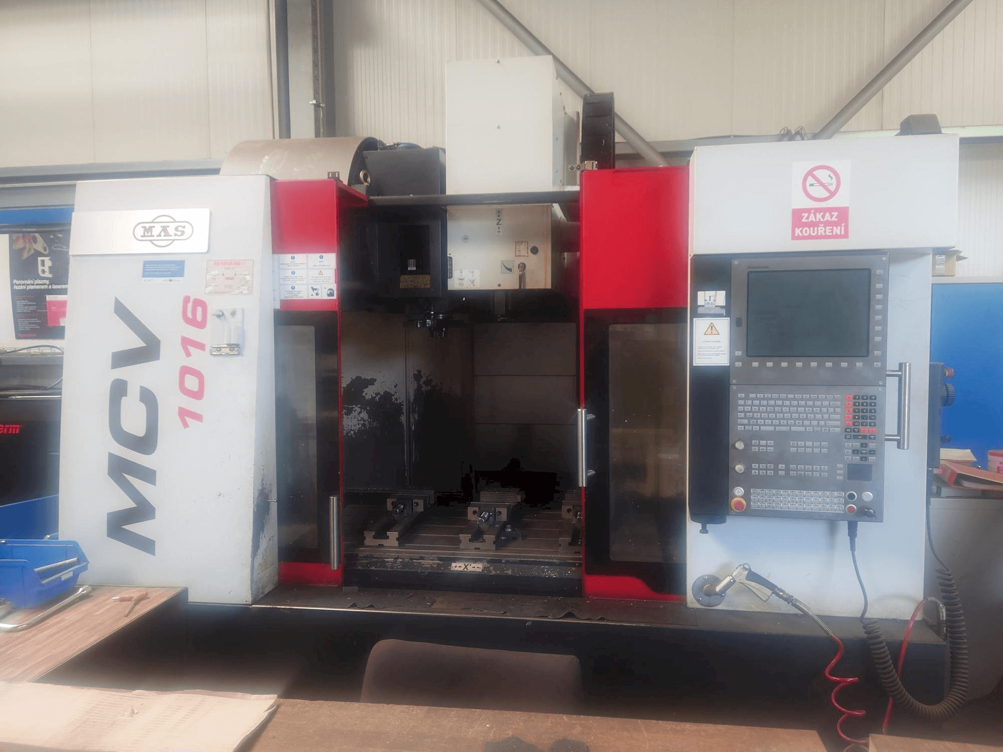 Вид станка KOVOSVIT MAS MCV 1016 Quick спереди