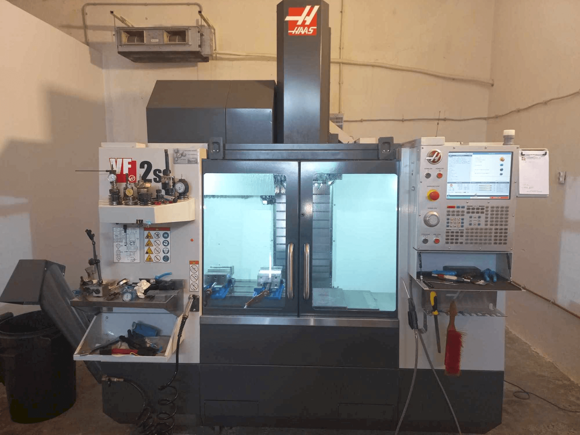 Вид станка HAAS VF 2 SS спереди