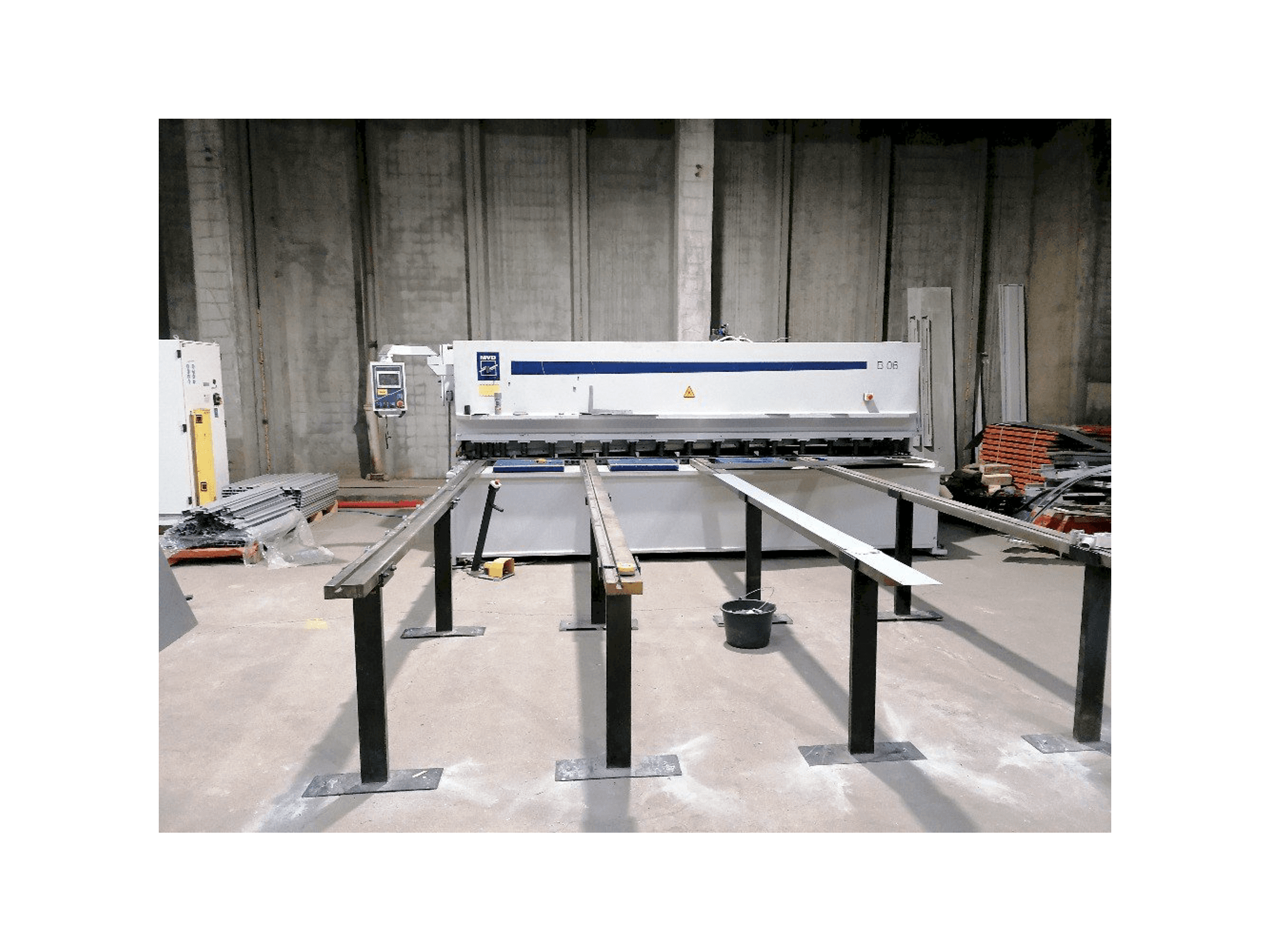 Вид станка MVD B06-4000 спереди