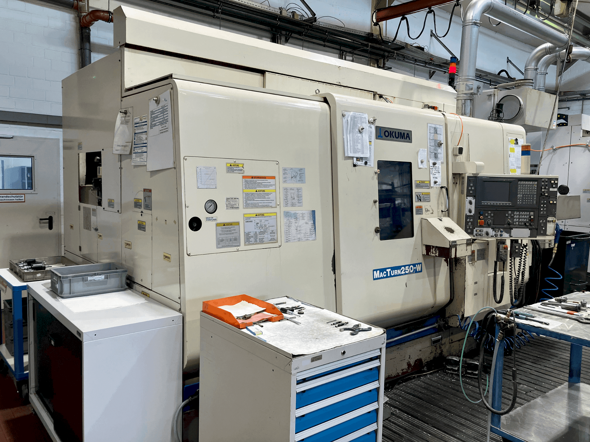 Вид станка Okuma MacTurn 250-W спереди