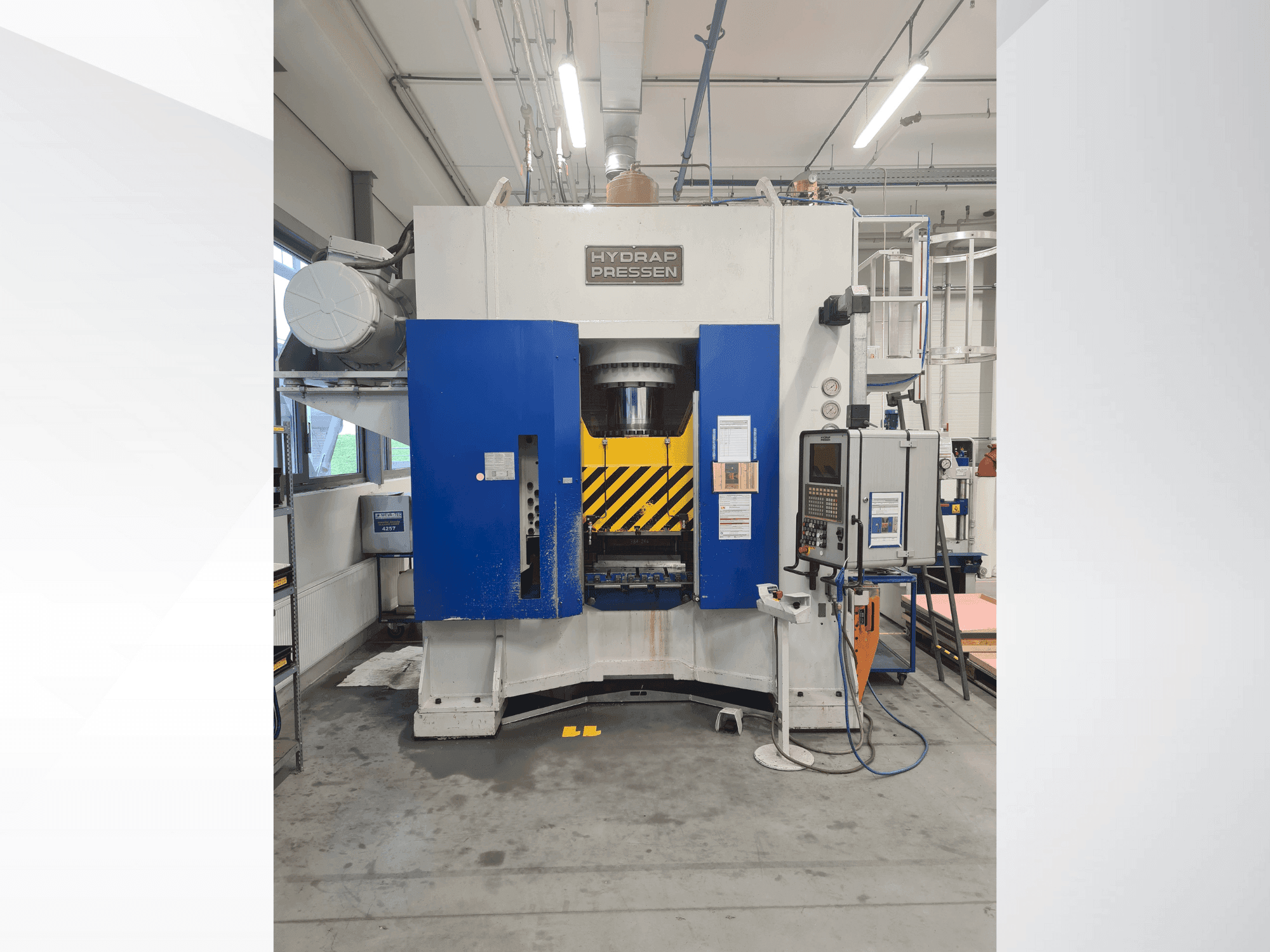 Вид станка HYDRAP HPDB 400 спереди