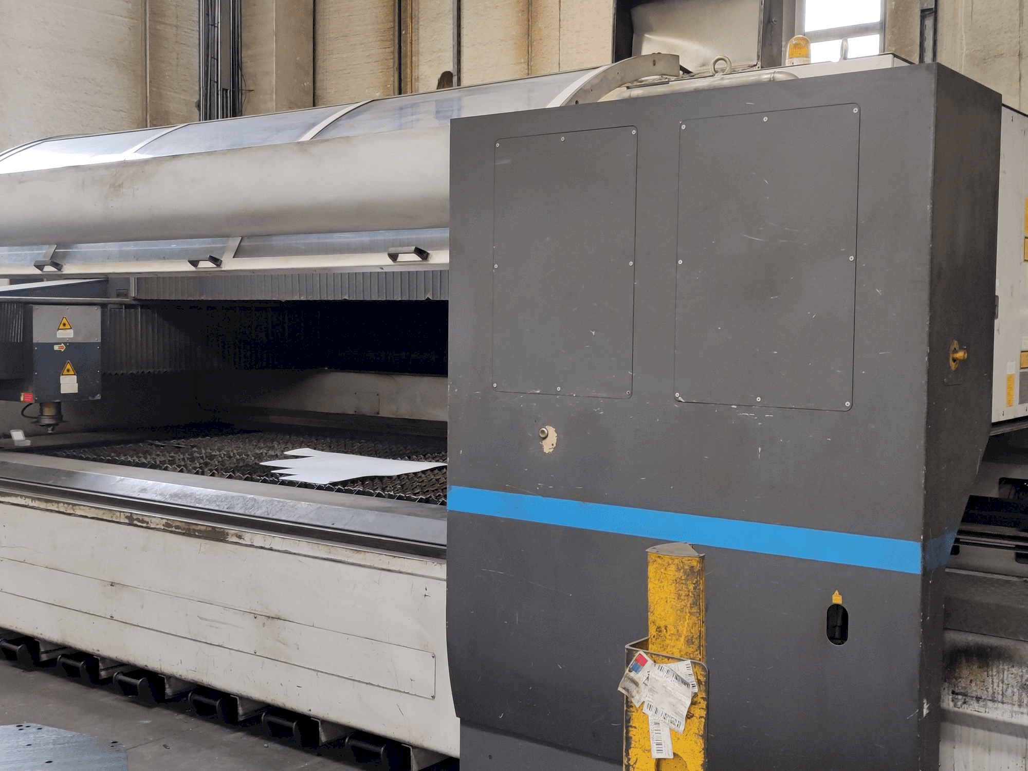 Вид станка LVD AXEL 3015 S спереди