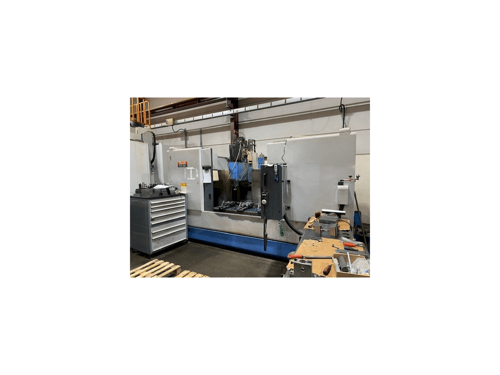 Вид станка Mazak VTC-20C спереди