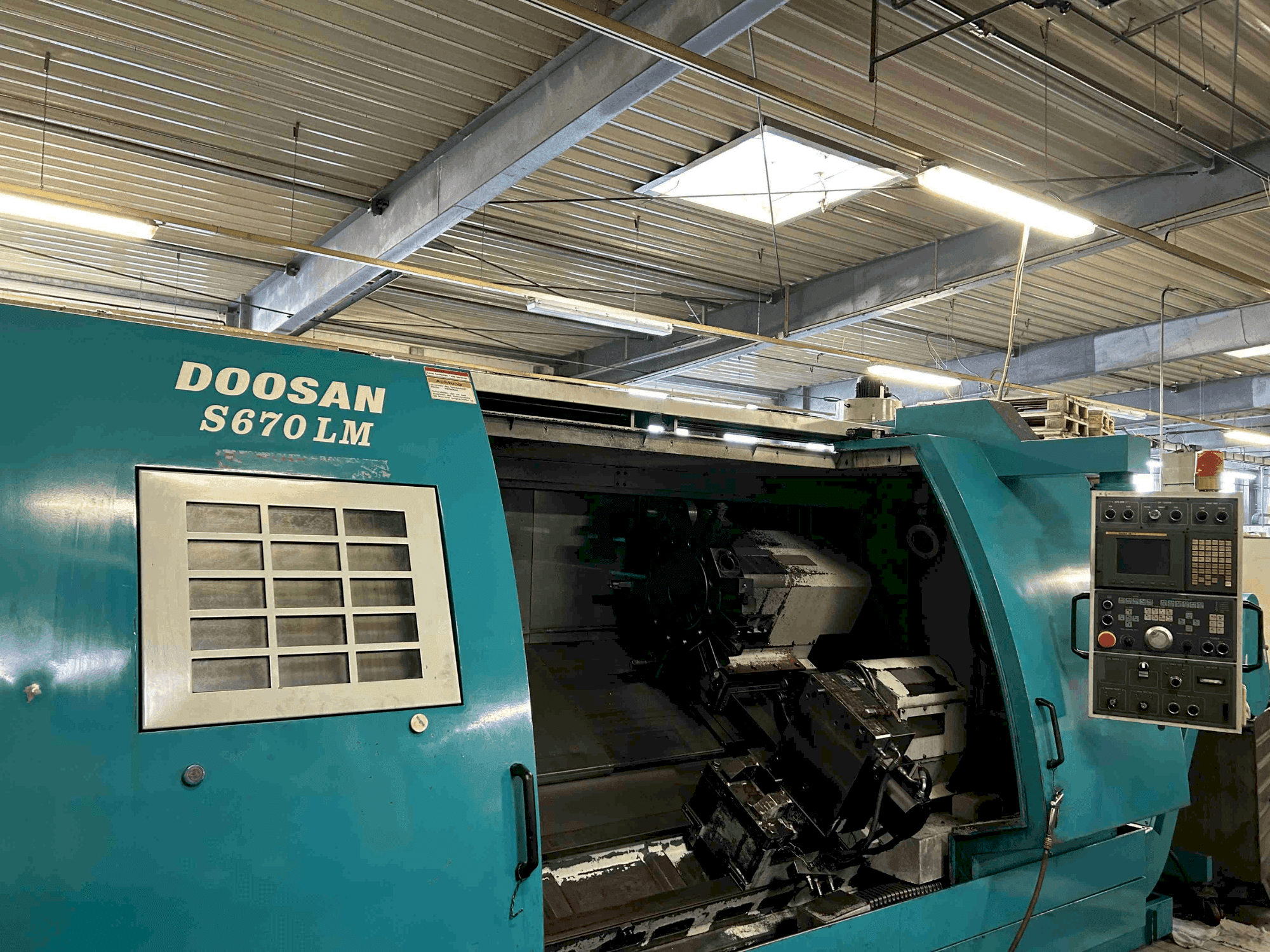 Вид станка DOOSAN S670 LM спереди