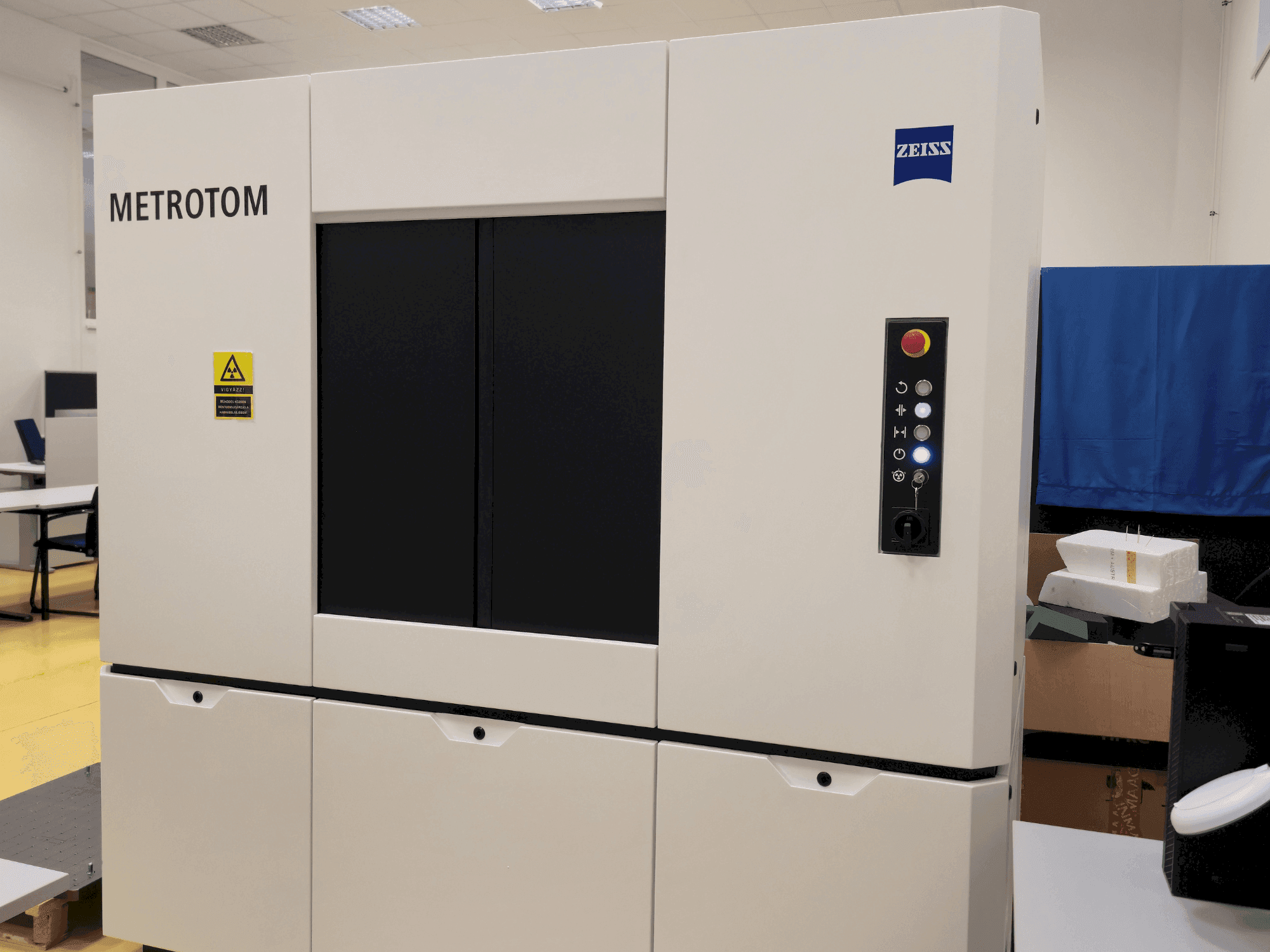 Вид станка ZEISS Metrotom 6Scout спереди